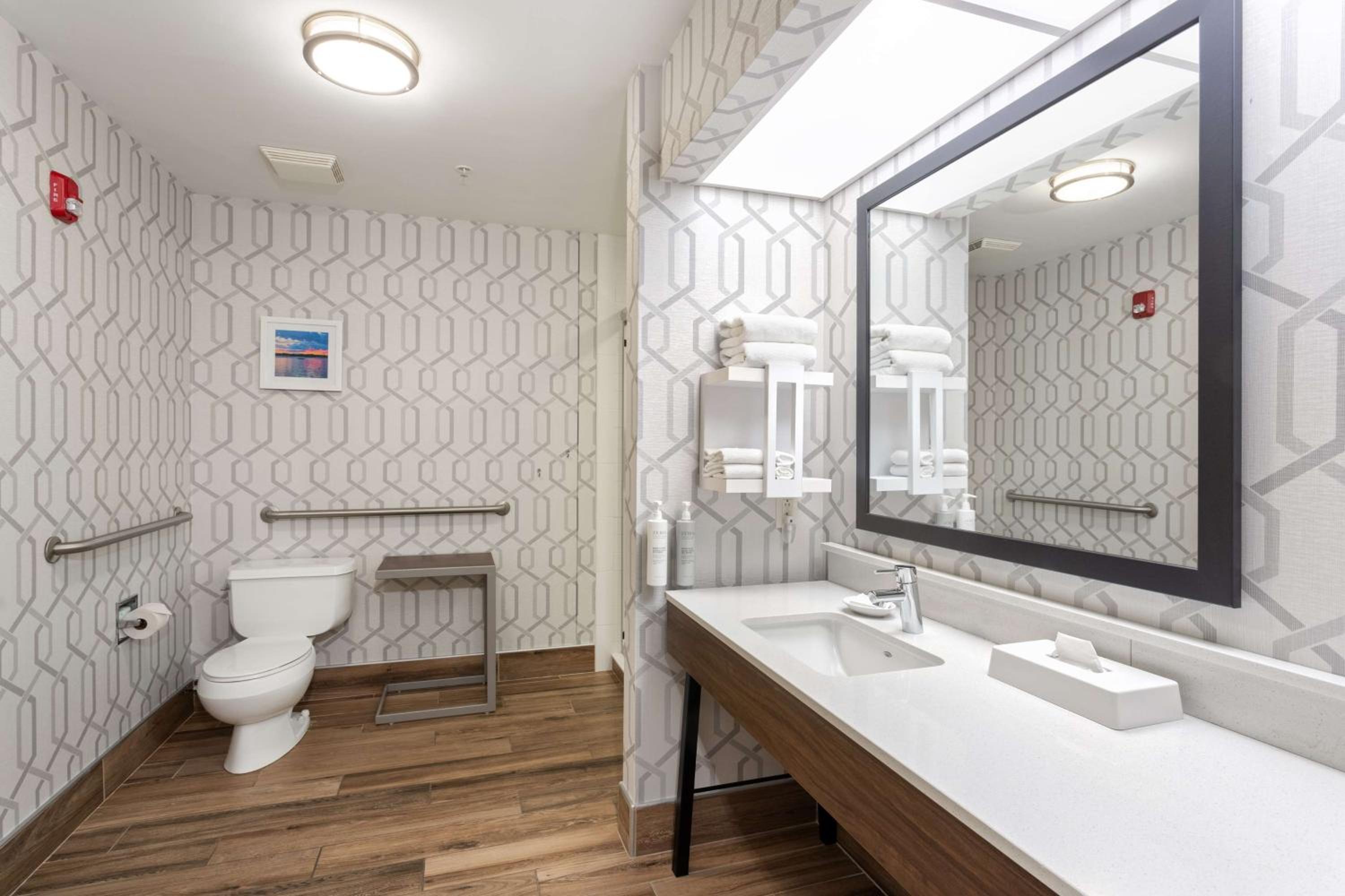 King Room - Mobility Access/Non-Smoking - Photo 7