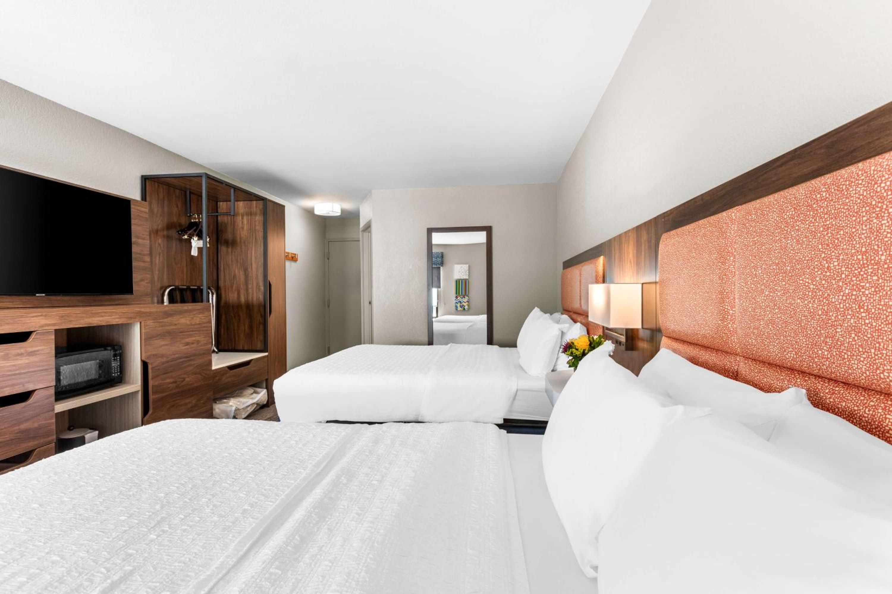 Double Room with Two Double Beds - Non-Smoking photo 3