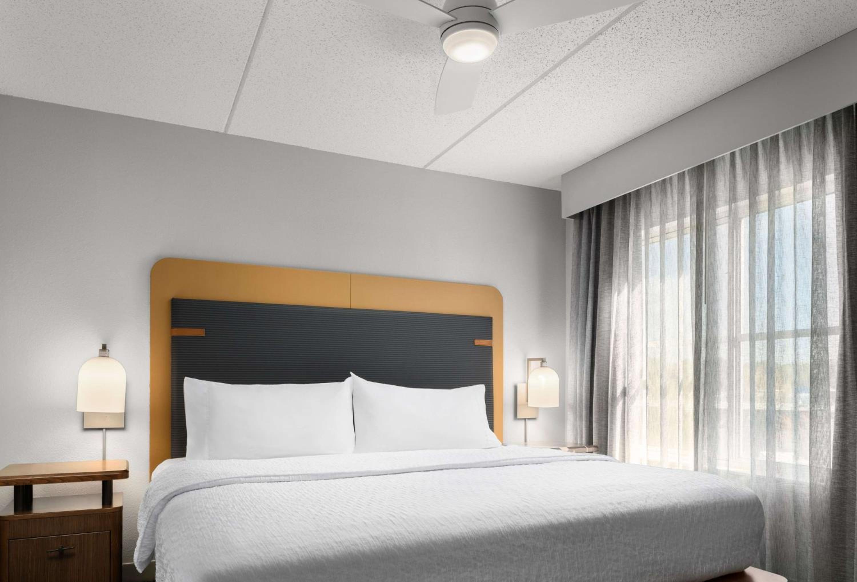 One-Bedroom King Suite - Non-Smoking - Photo 1