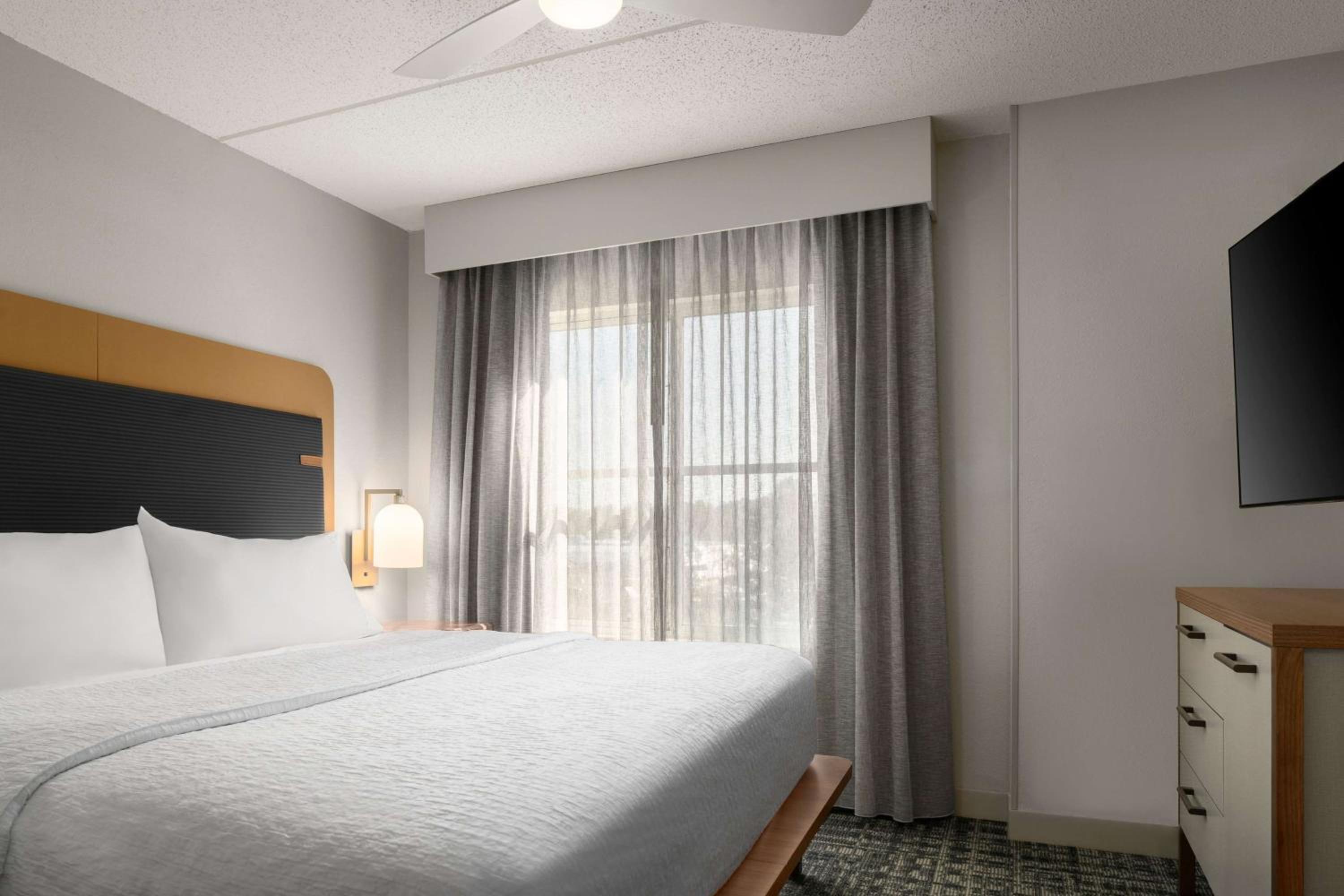 One-Bedroom King Suite - Non-Smoking - Photo 2