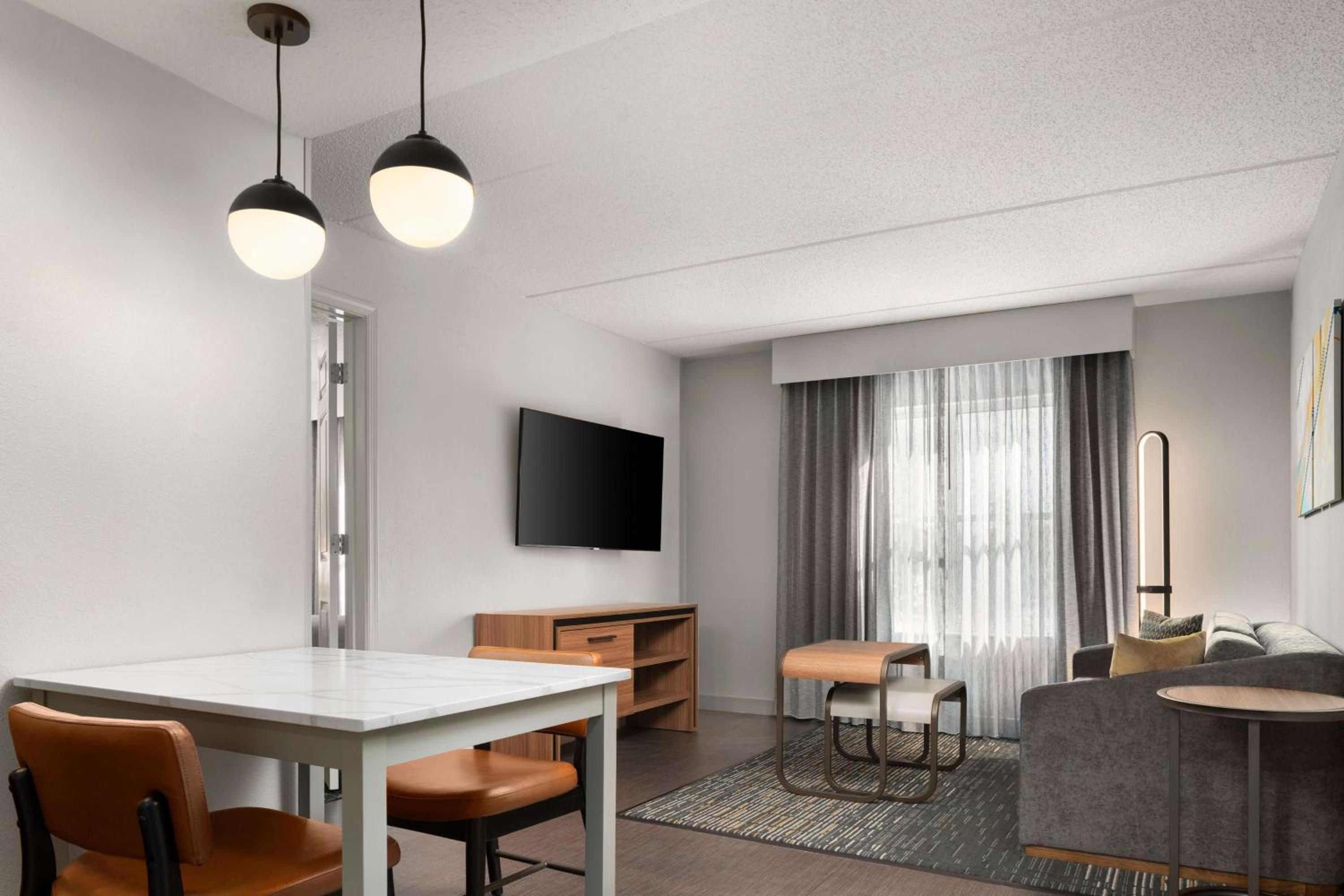 One-Bedroom King Suite - Non-Smoking - Photo 3