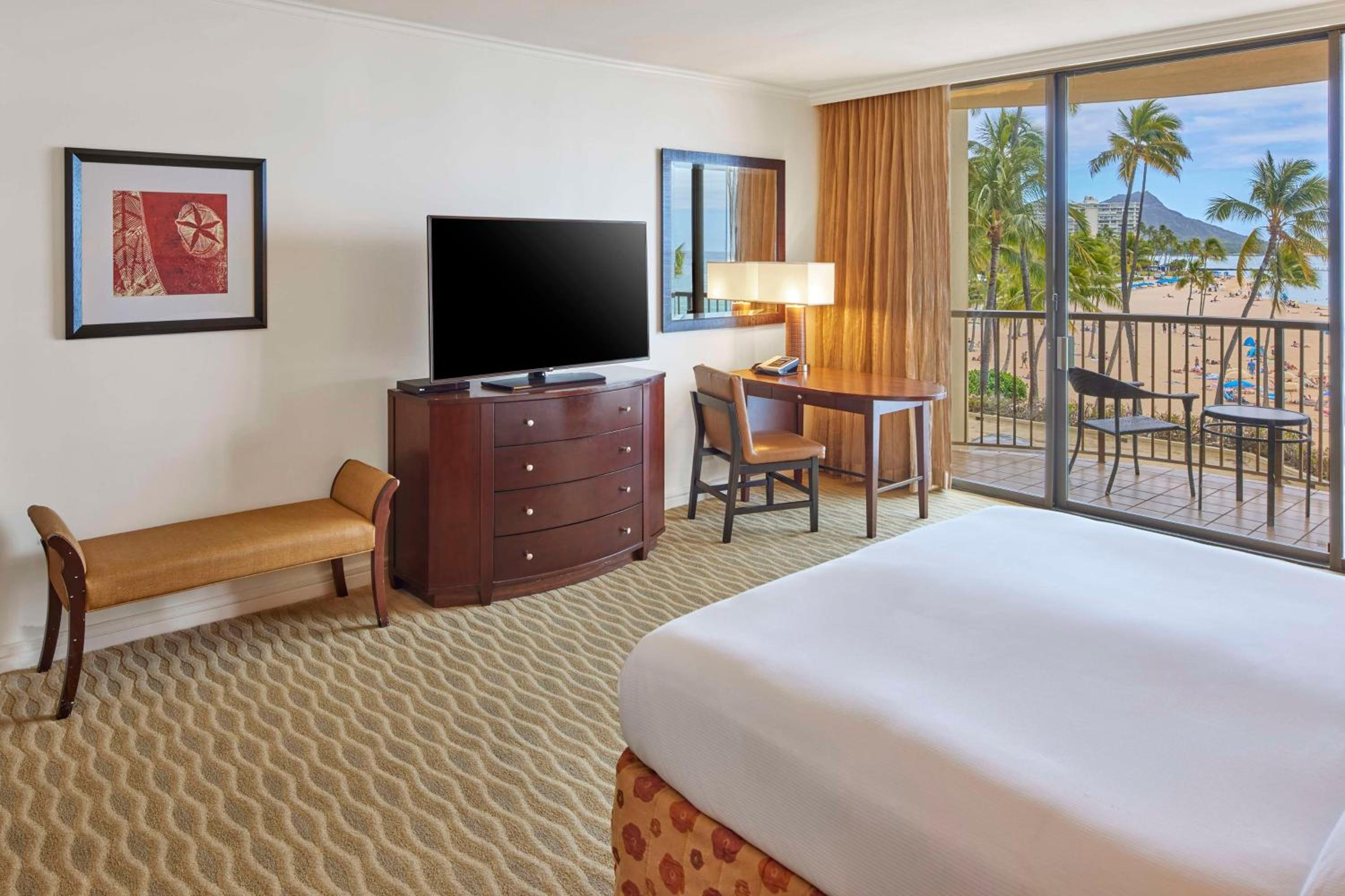 Rainbow Tower Ocean Front With King Bed