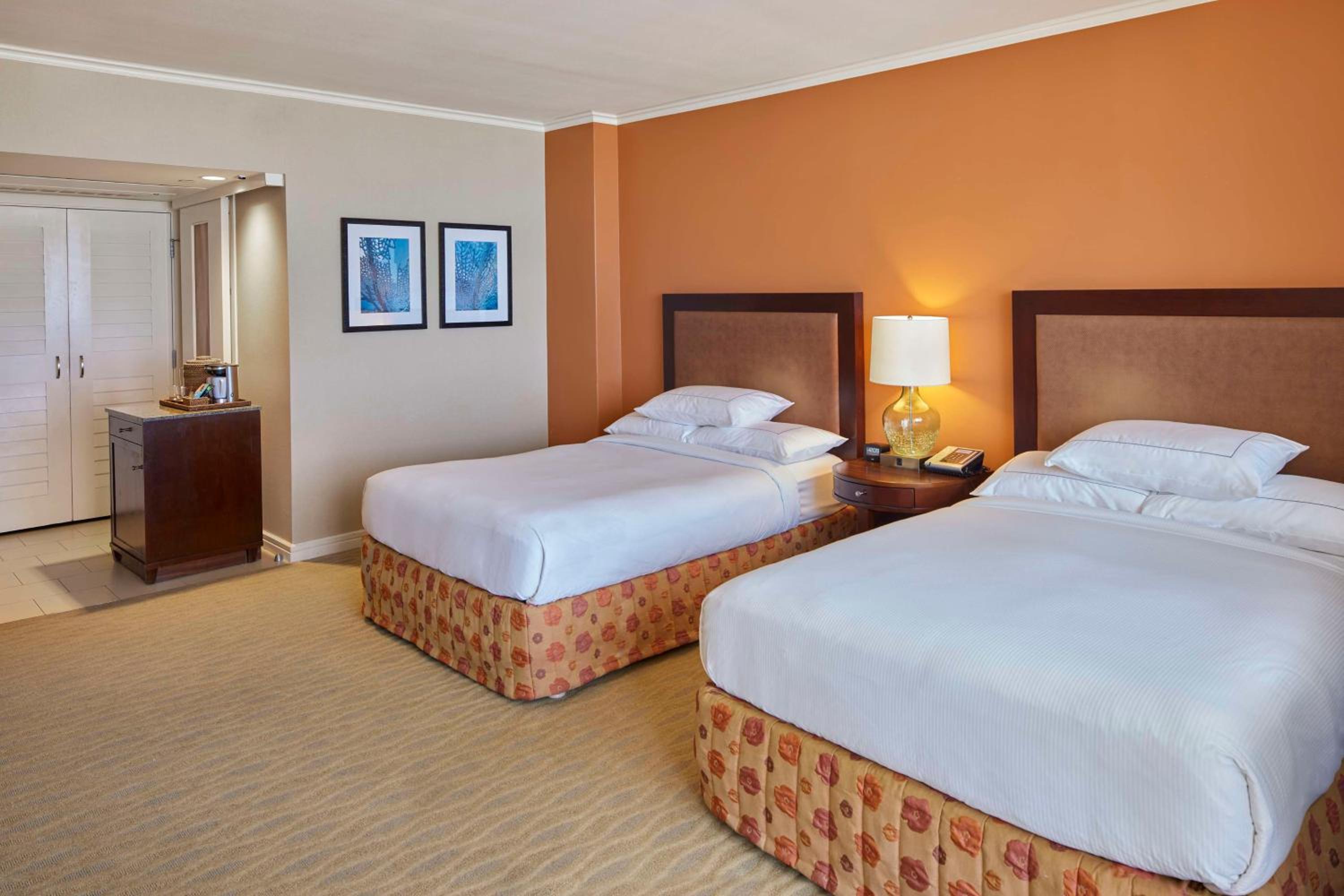 Rainbow Tower Ocean Front Two Double Beds - Mobility Accessible Tub