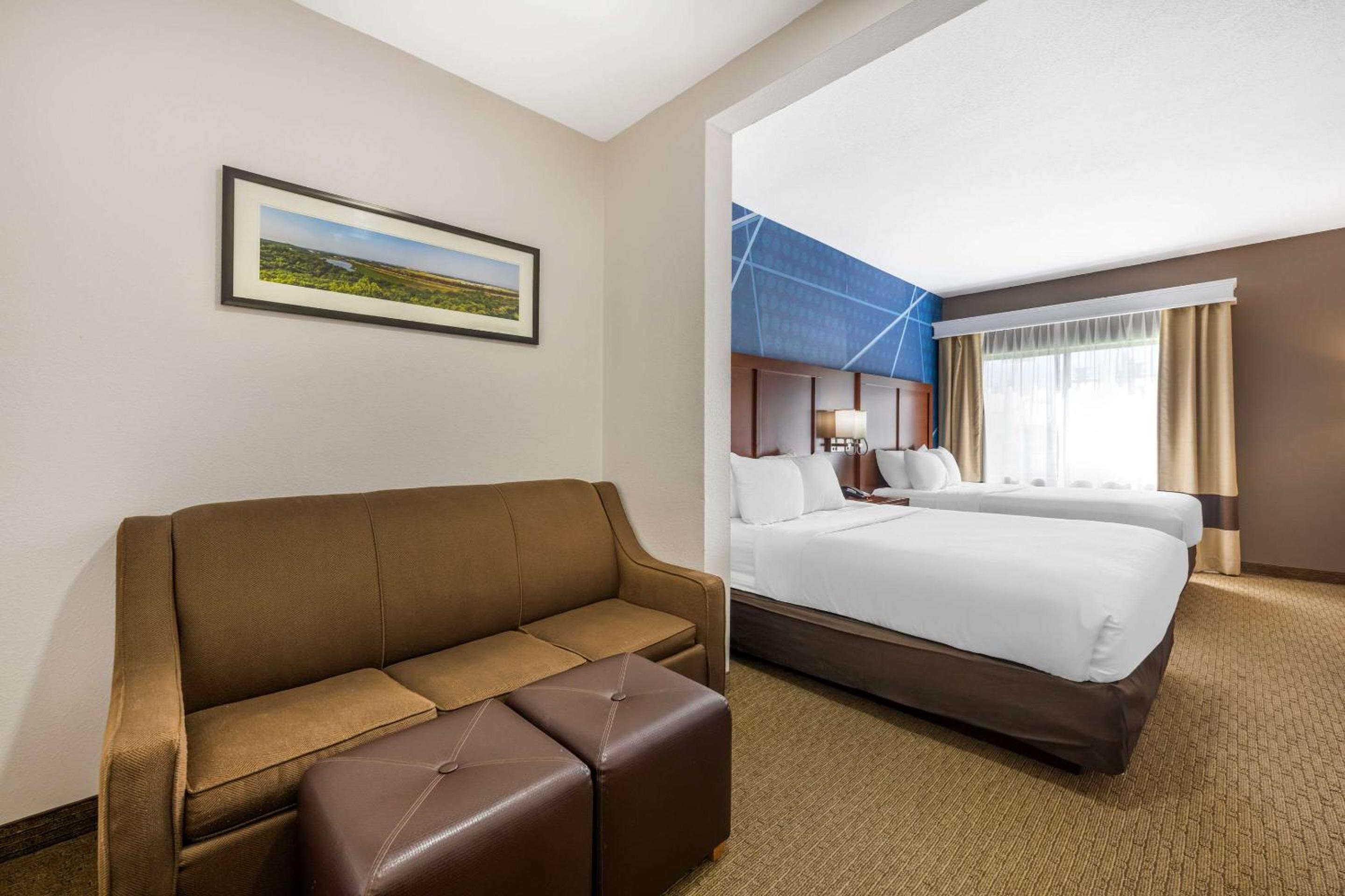 Queen Suite - Photo 2