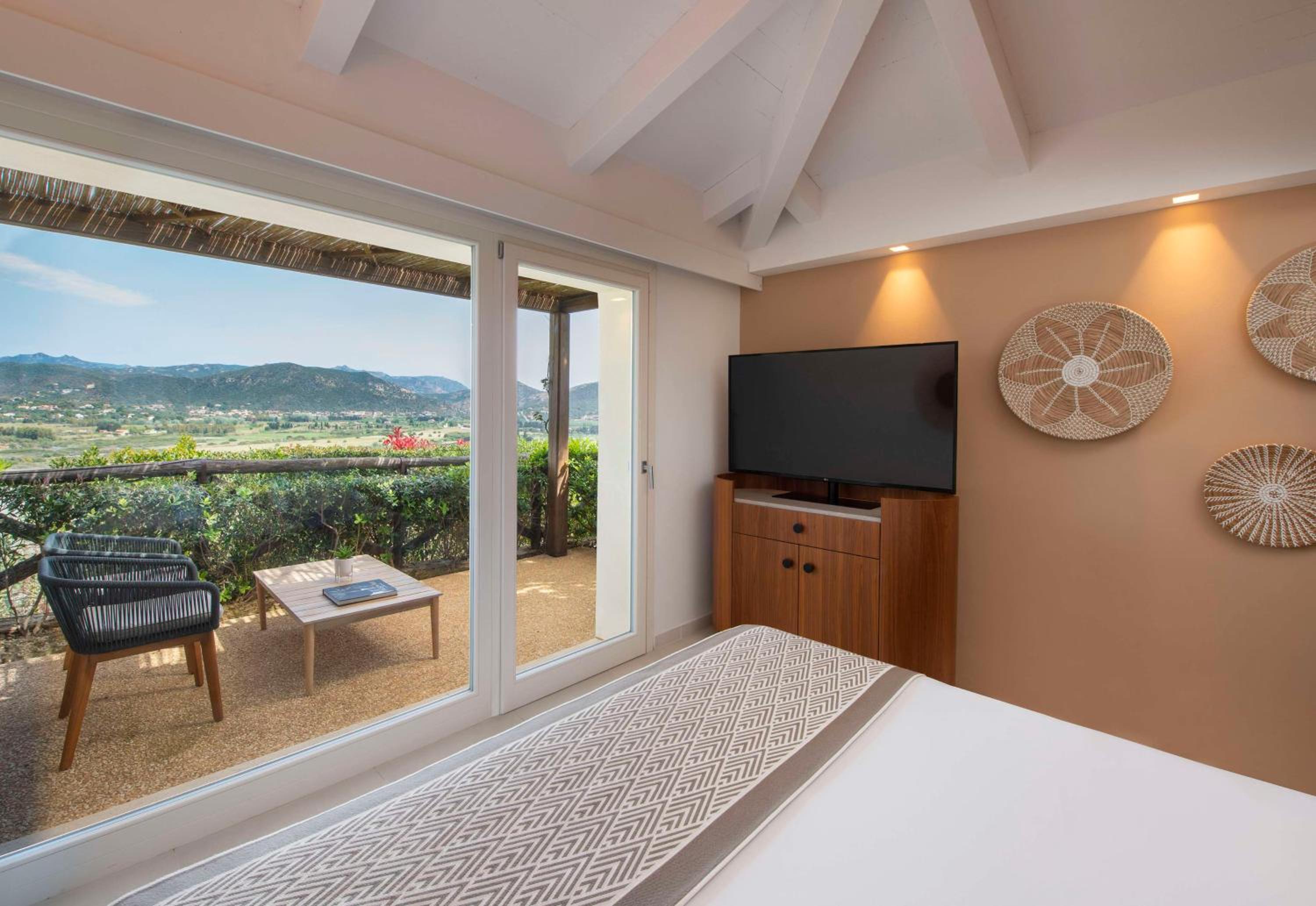 Deluxe King Room with Lagoon View