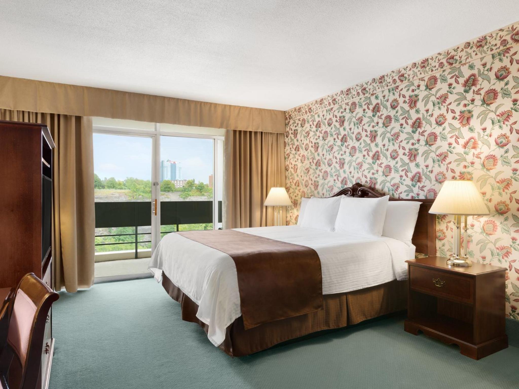 King Room with One King Bed - River Side - Non-Smoking - Photo 1