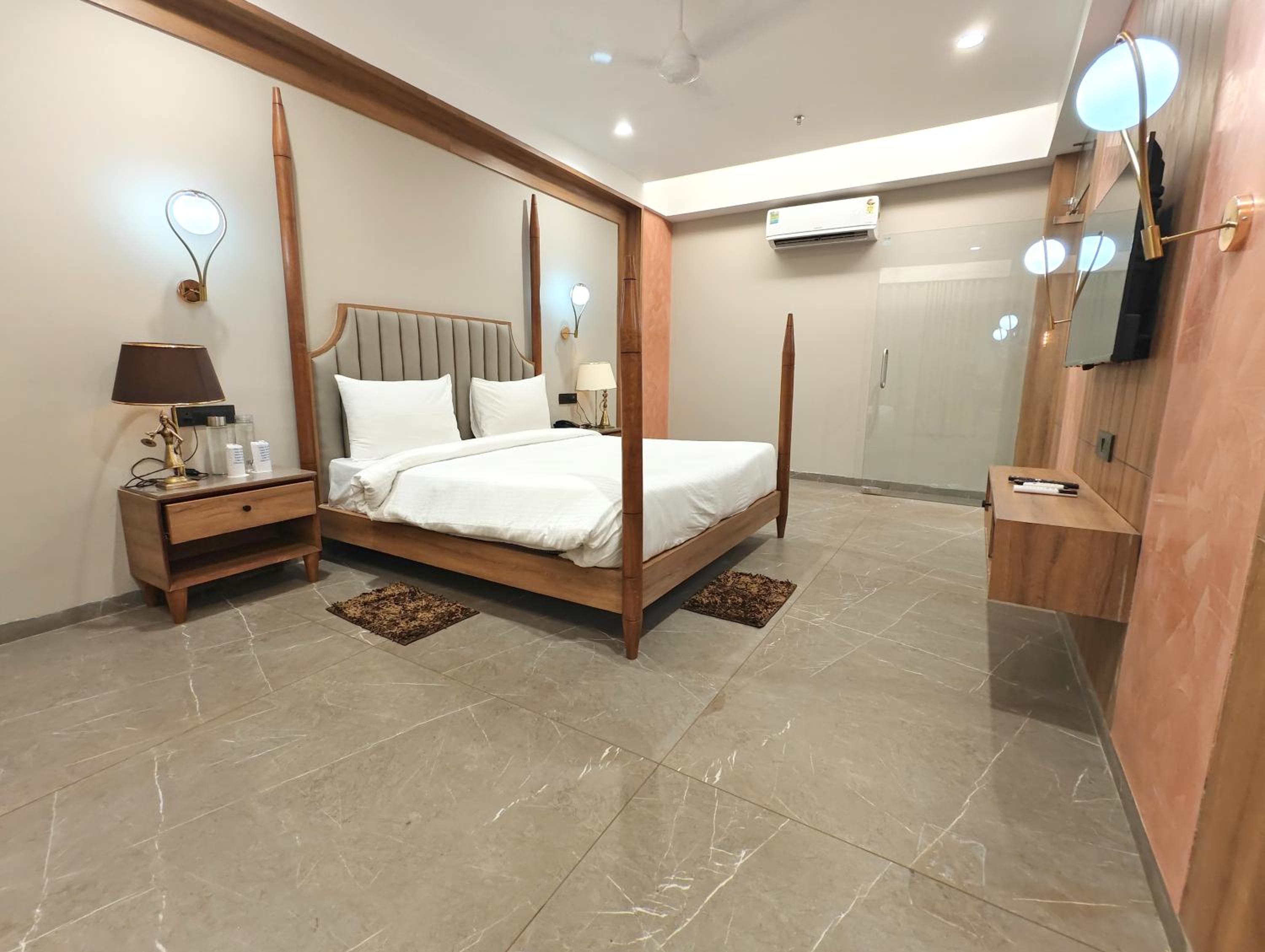 Deluxe Suite - Photo 14