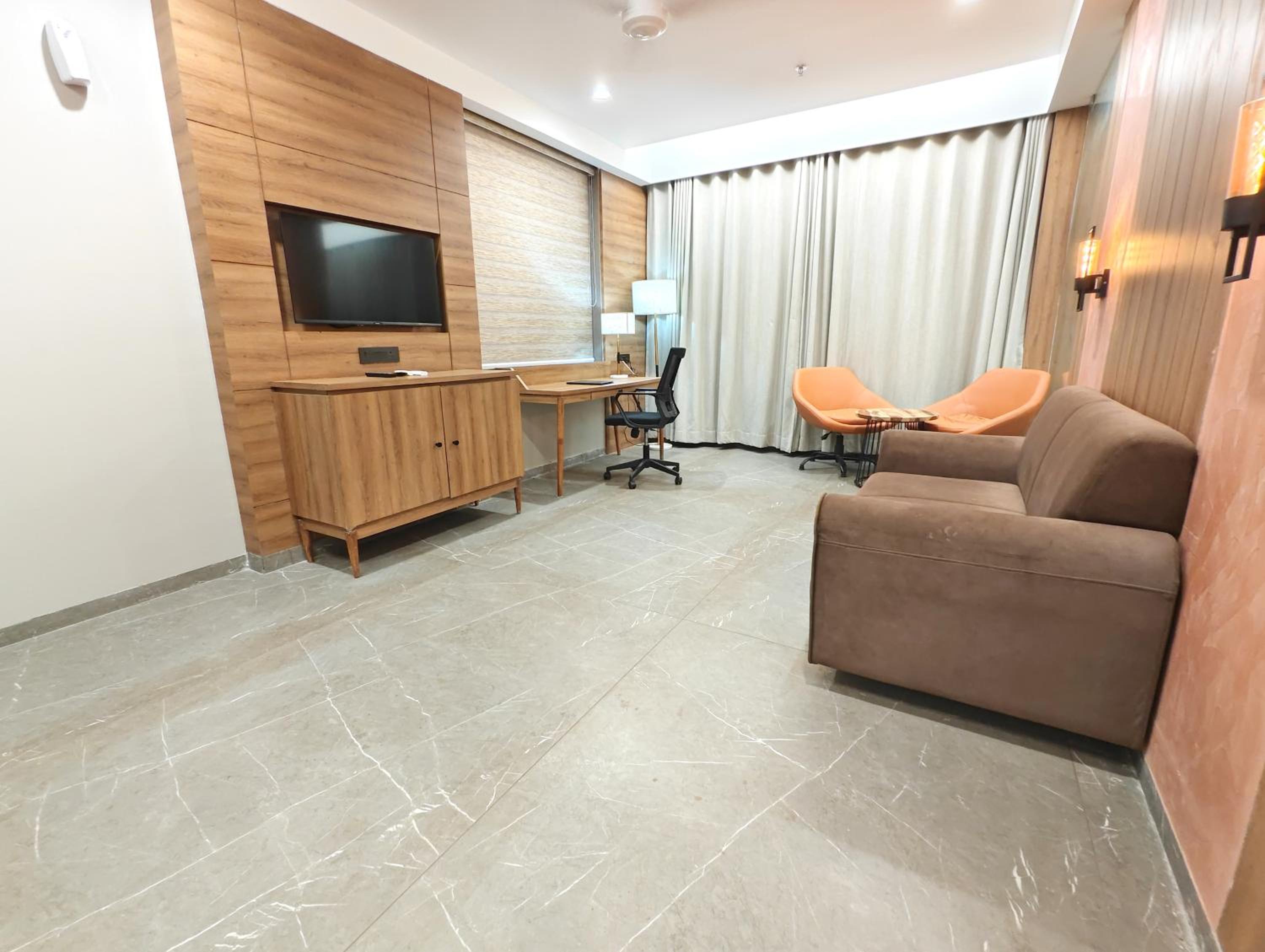 Deluxe Suite - Photo 10