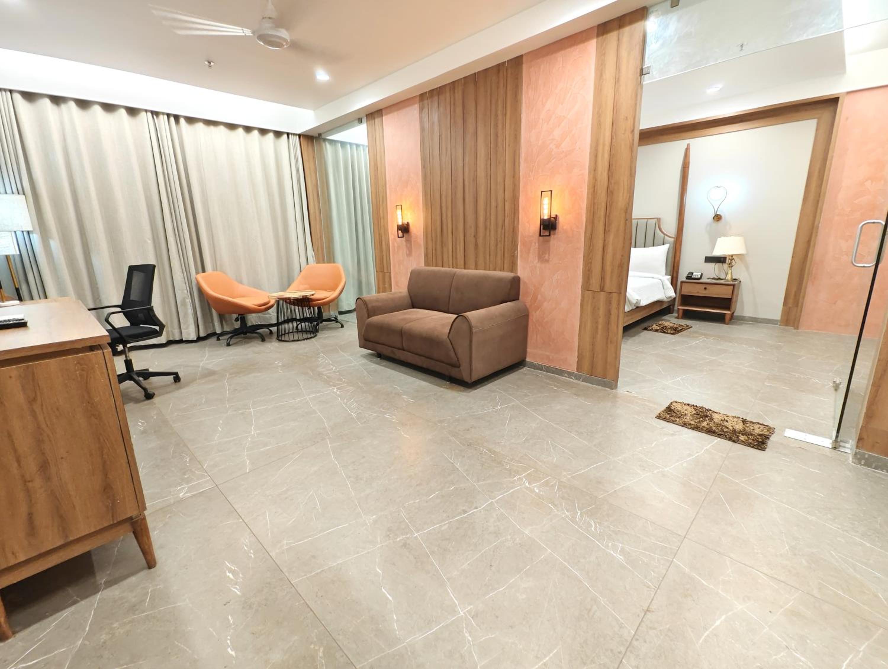 Deluxe Suite - Photo 2