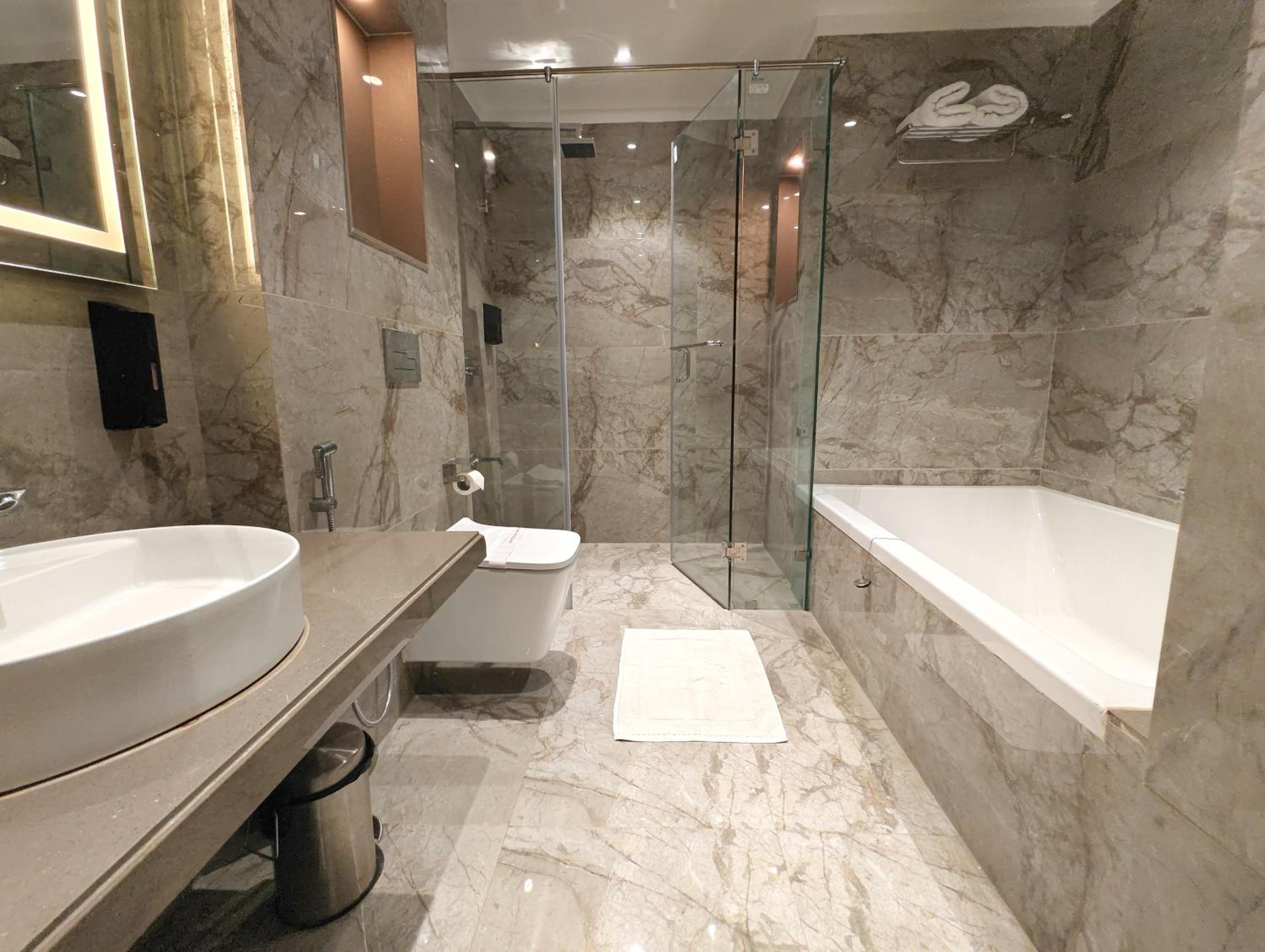 Deluxe Suite - Photo 17