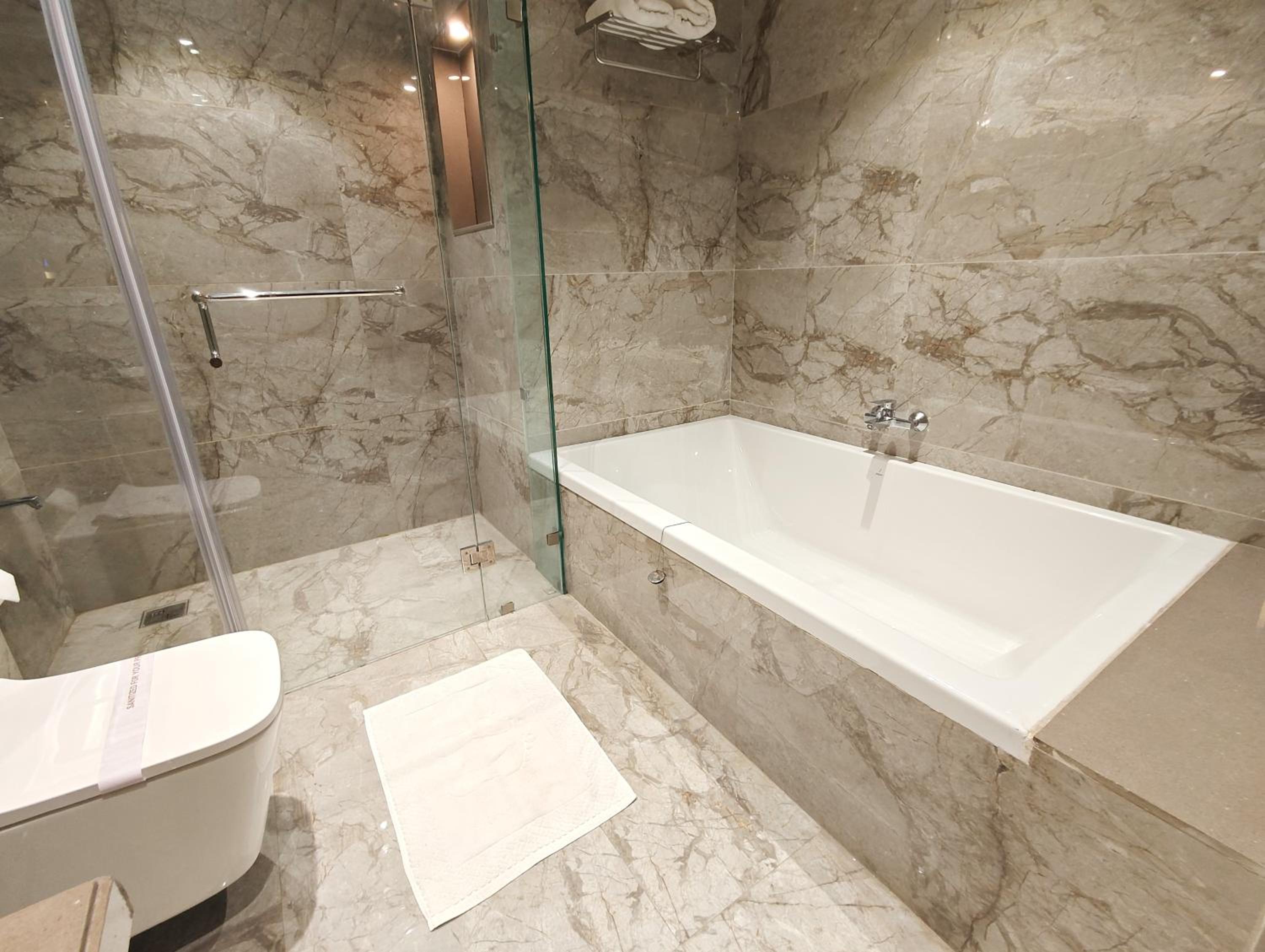Deluxe Suite - Photo 5