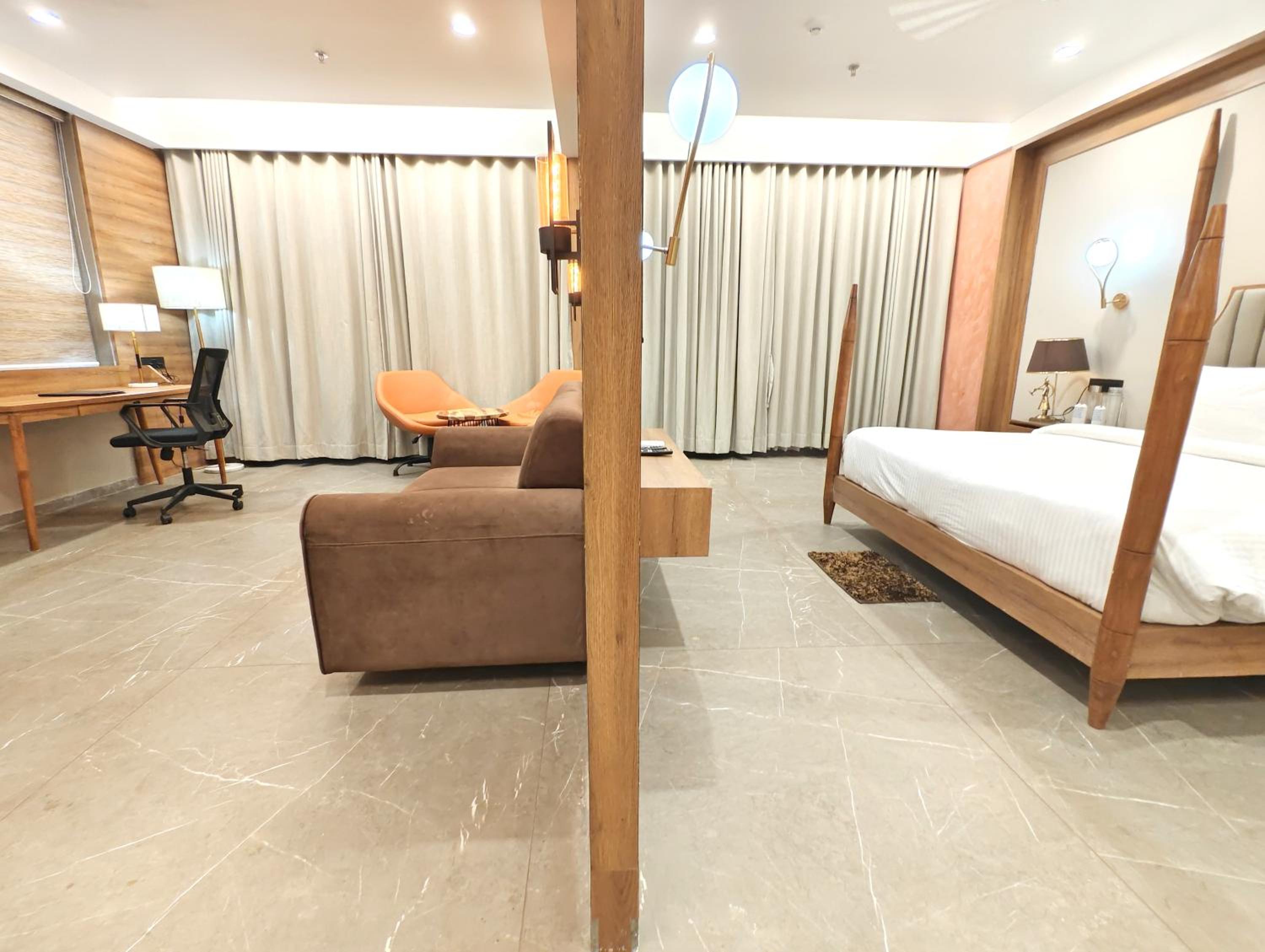 Deluxe Suite - Photo 6