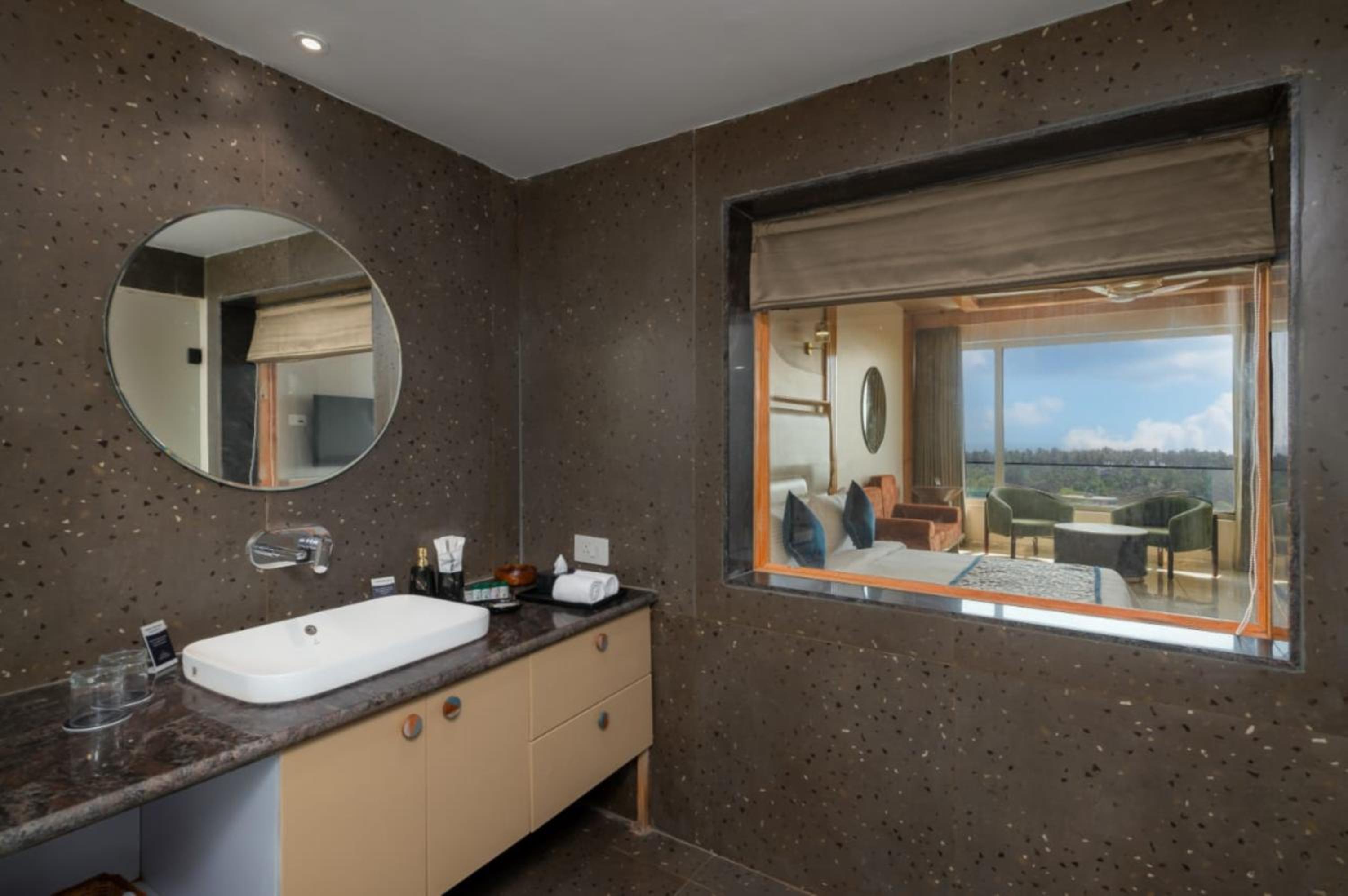 Premium Sea View Room - Photo 3