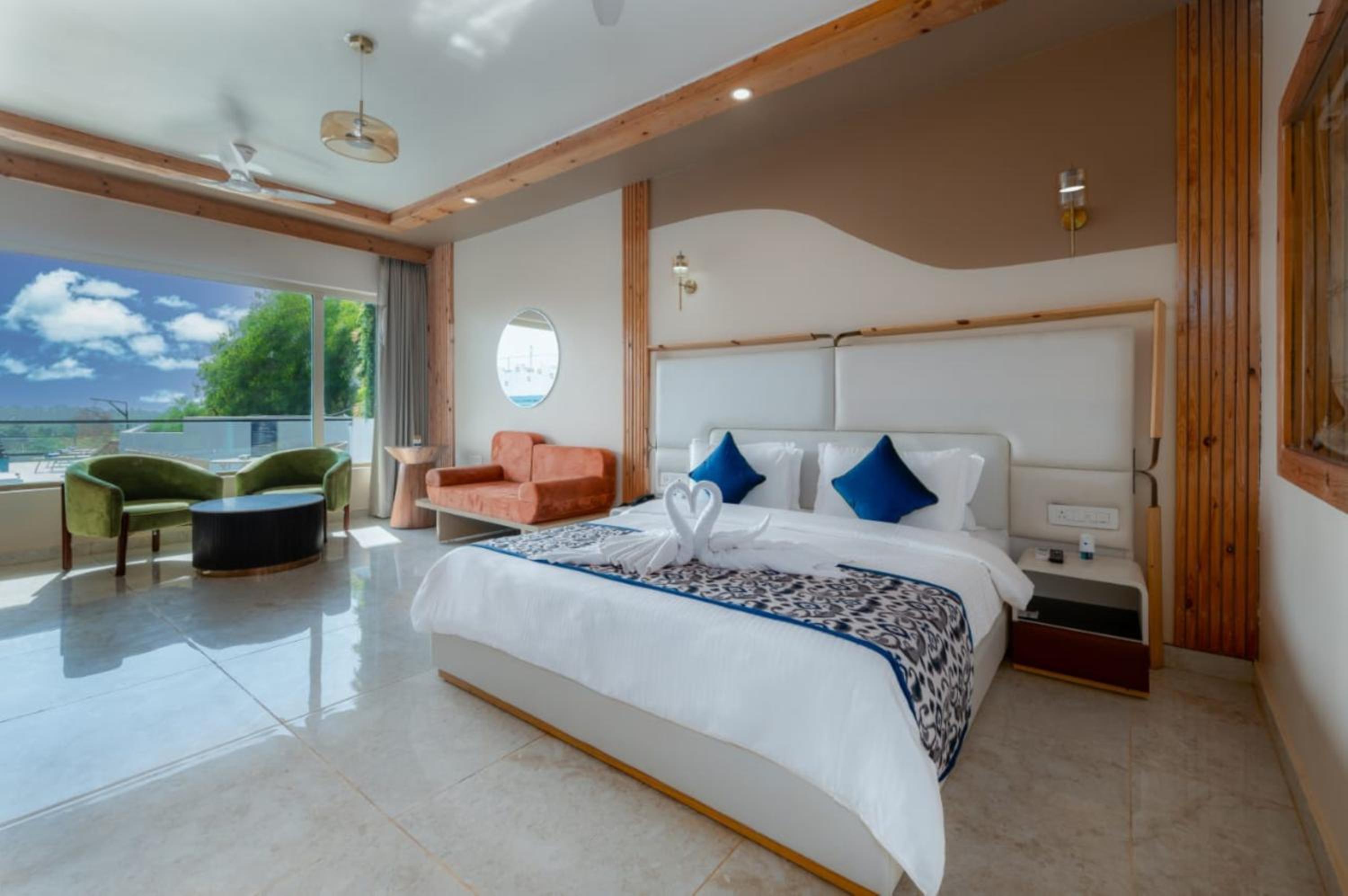 Superior Pool View Room - Photo 1