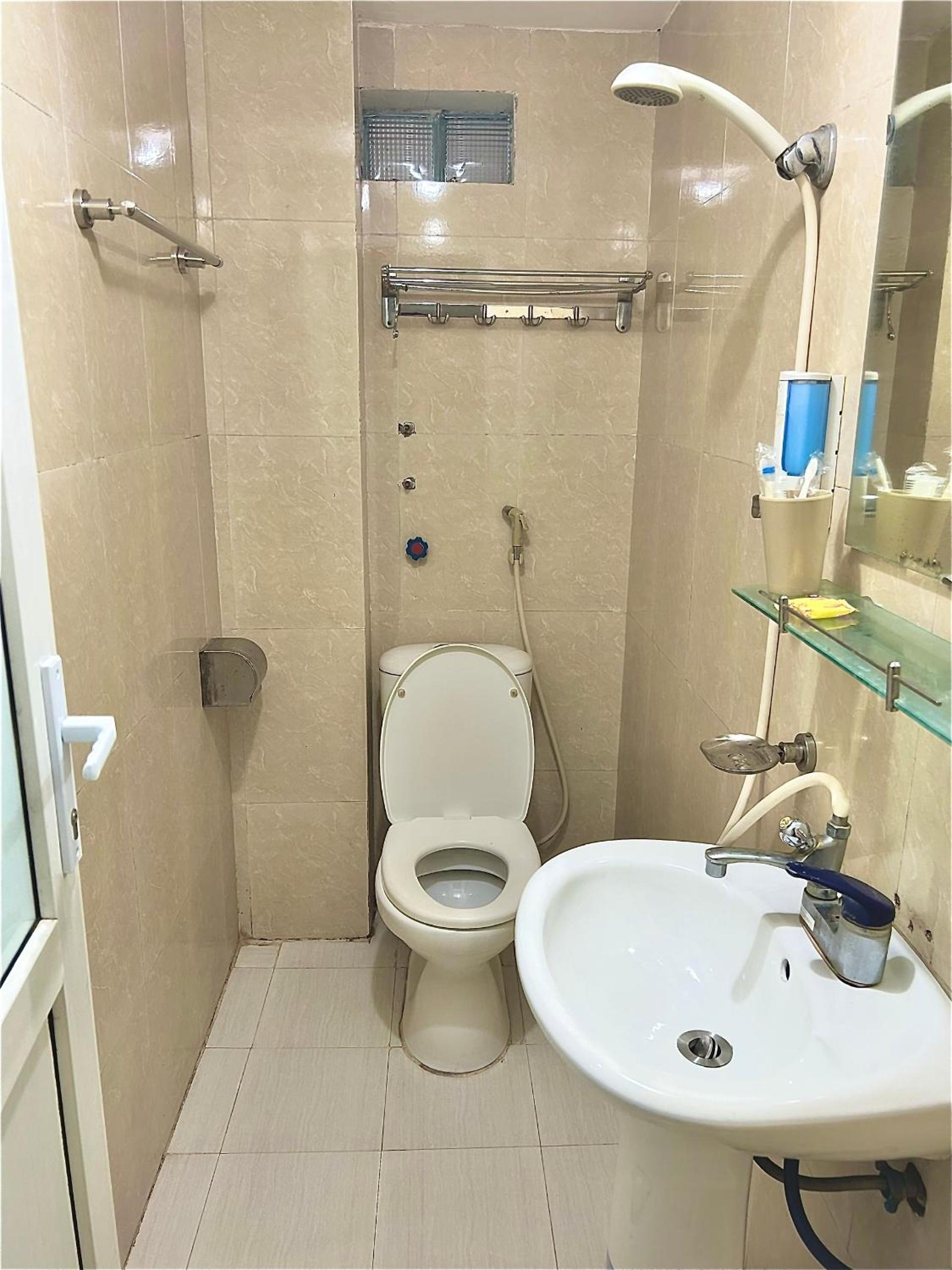 Standard Twin Room - Photo 7