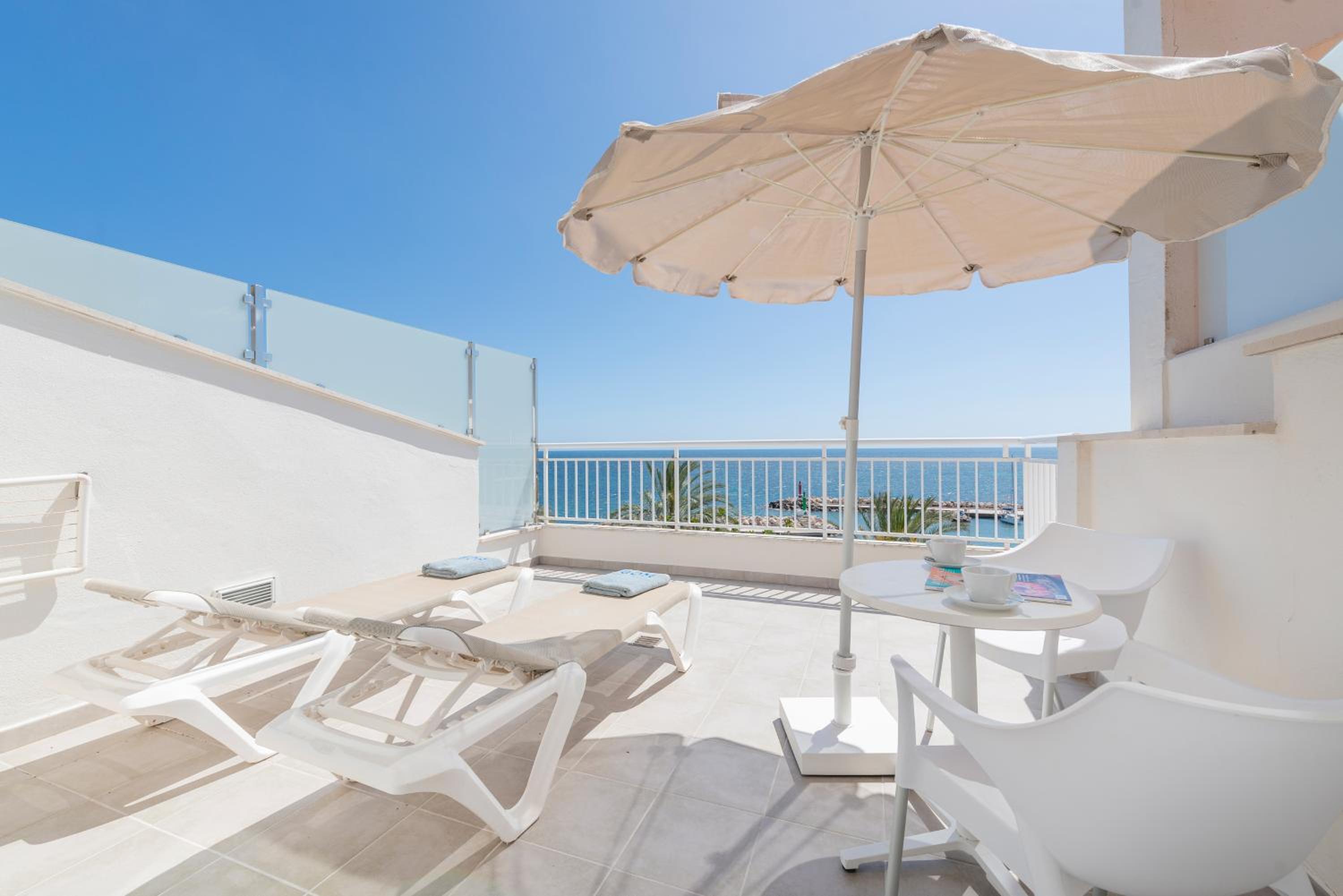Habitación Doble o Twin Superior con Vista al Mar y Terraza Habitación Doble o Twin Superior con Vista al Mar y Terraza