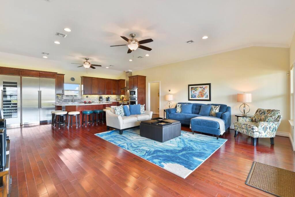 Three-Bedroom House photo 2