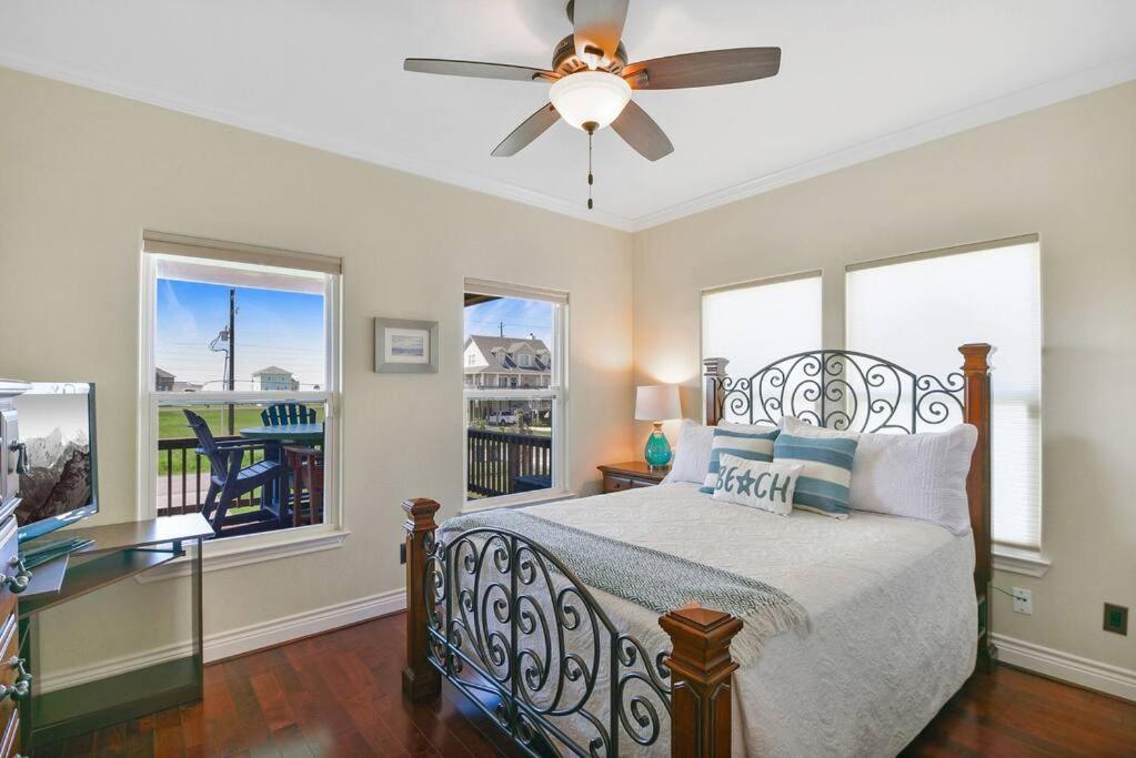 Three-Bedroom House photo 3