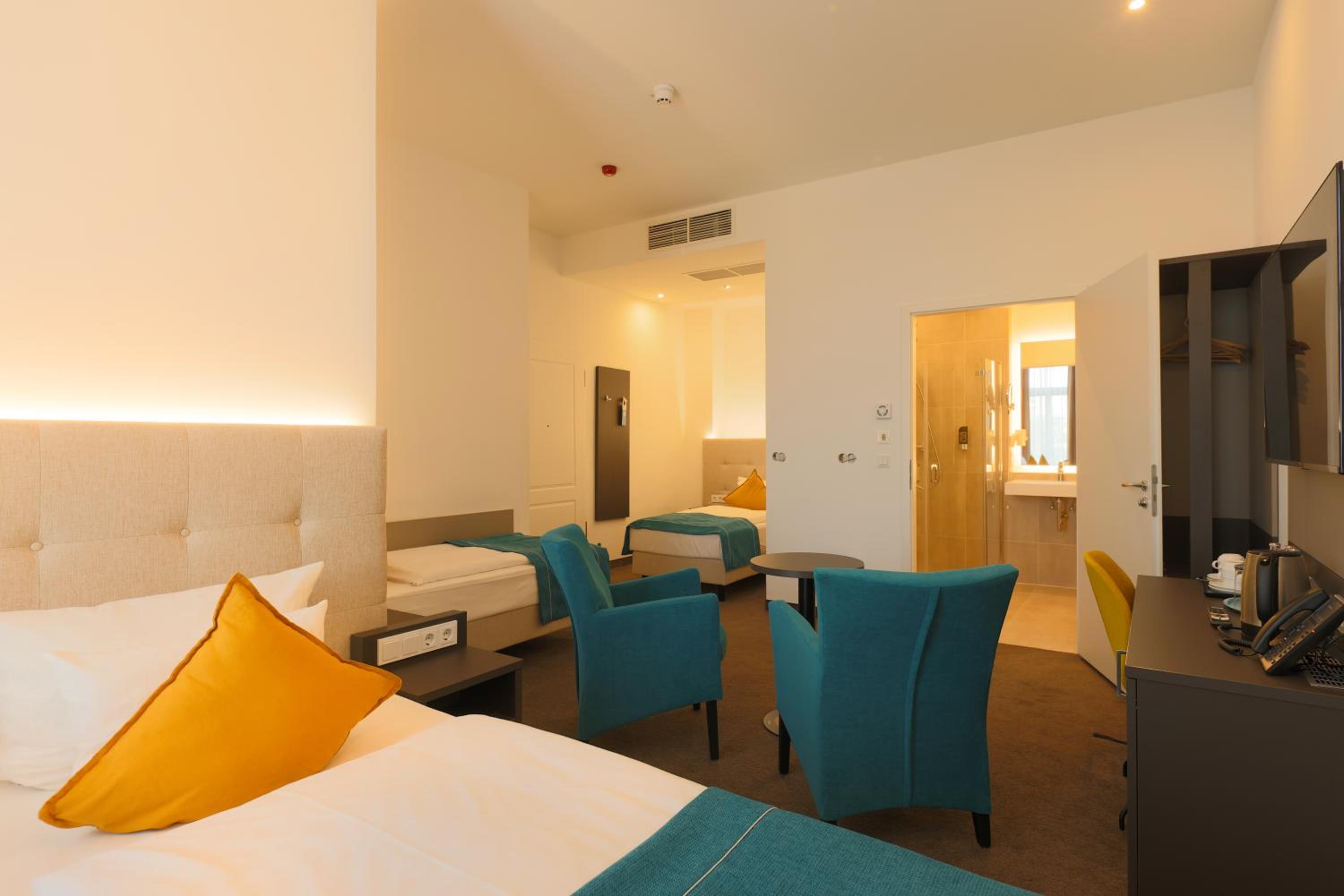 Family Room with King Bed and Sofa Bed - Balcony - Photo 8