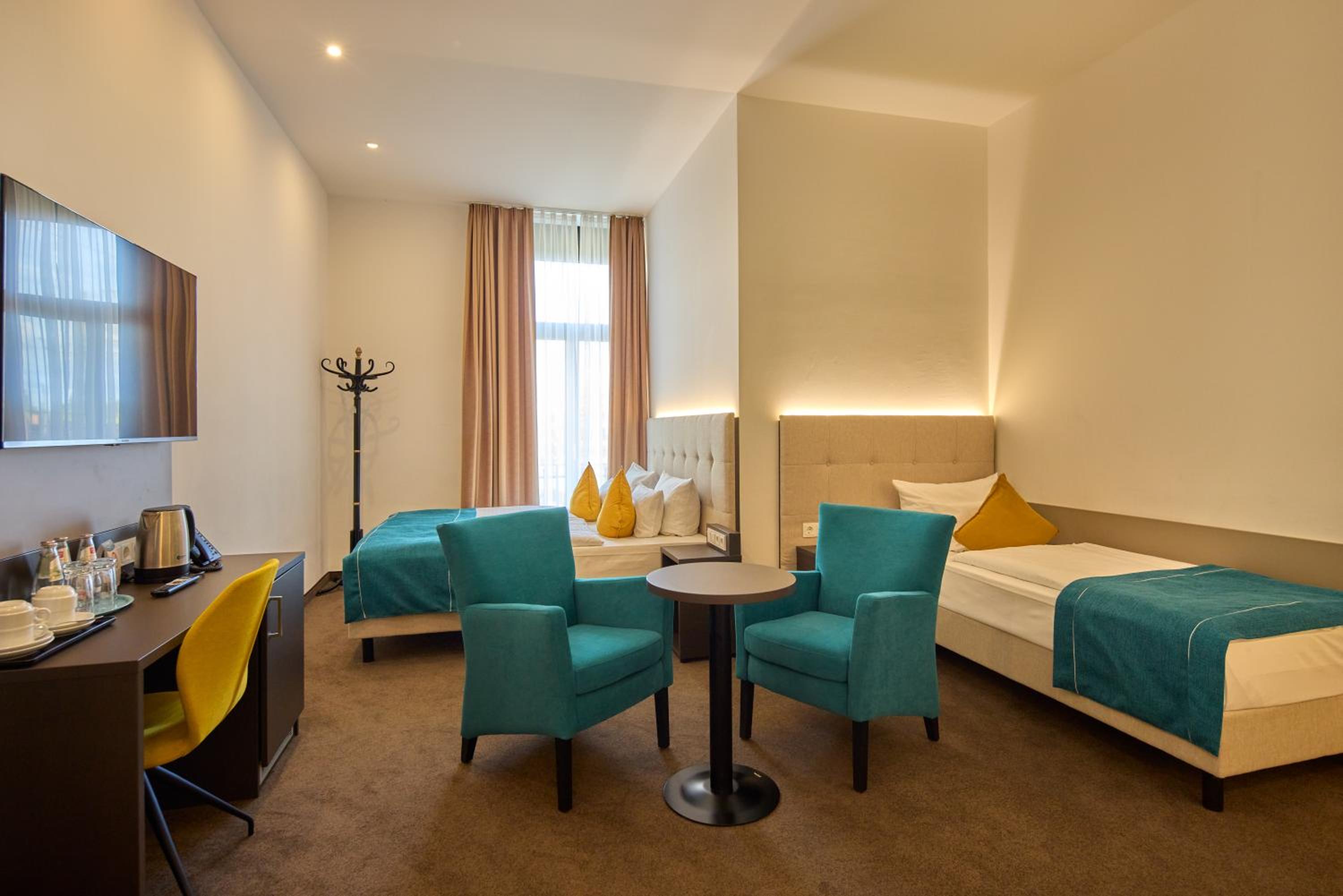 Family Room with King Bed and Sofa Bed - Balcony - Photo 13