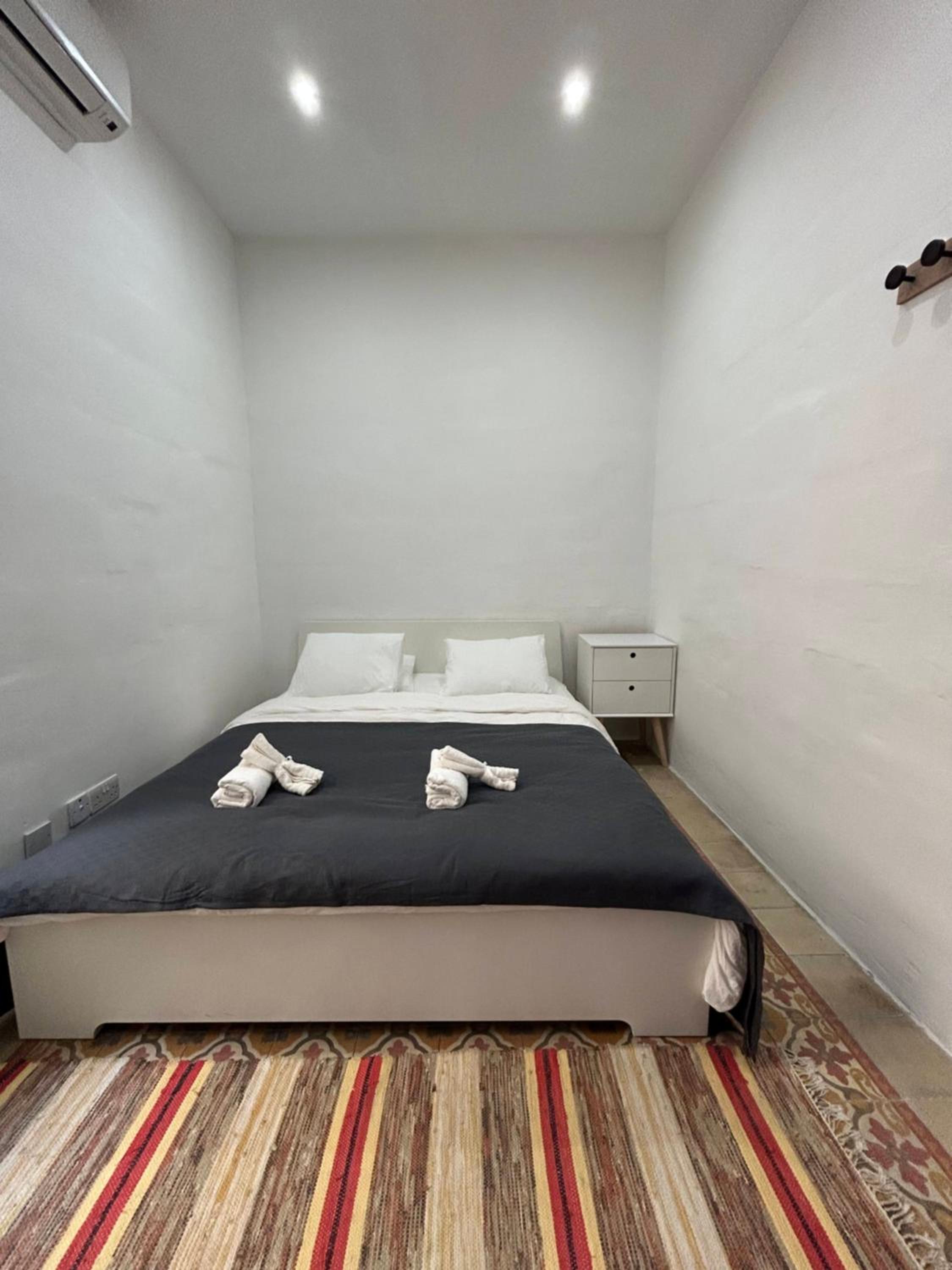 Double Or Twin Room With Private Bathroom photo 3