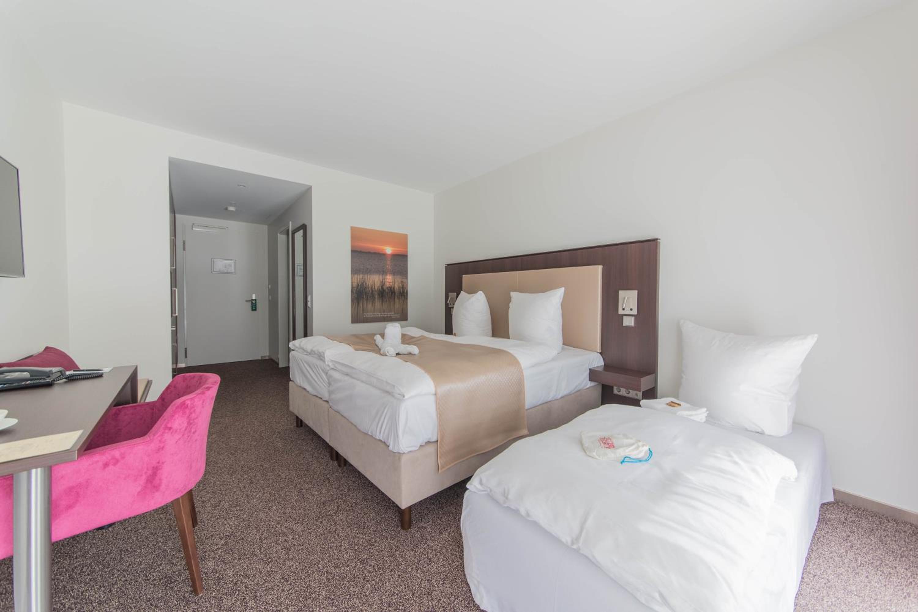 Large Double Room - Photo 4