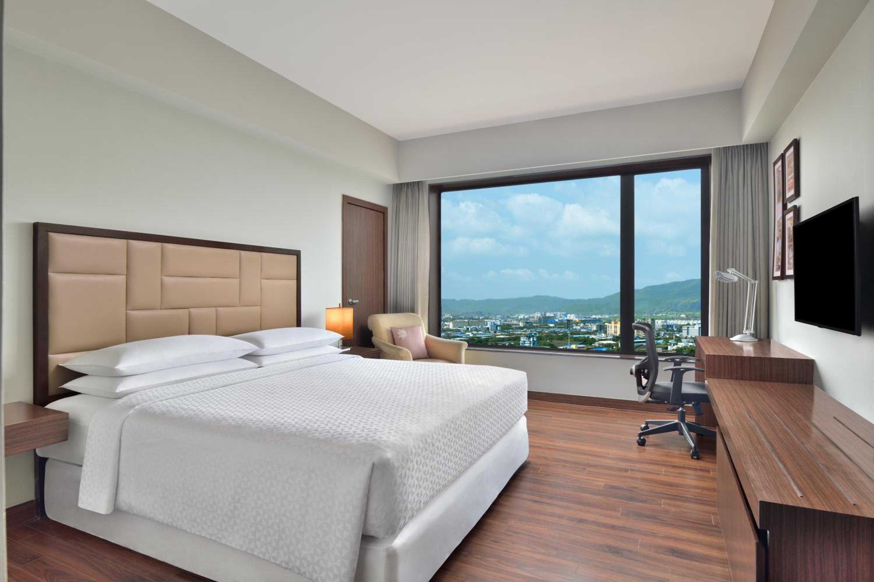 Deluxe King Room photo 2