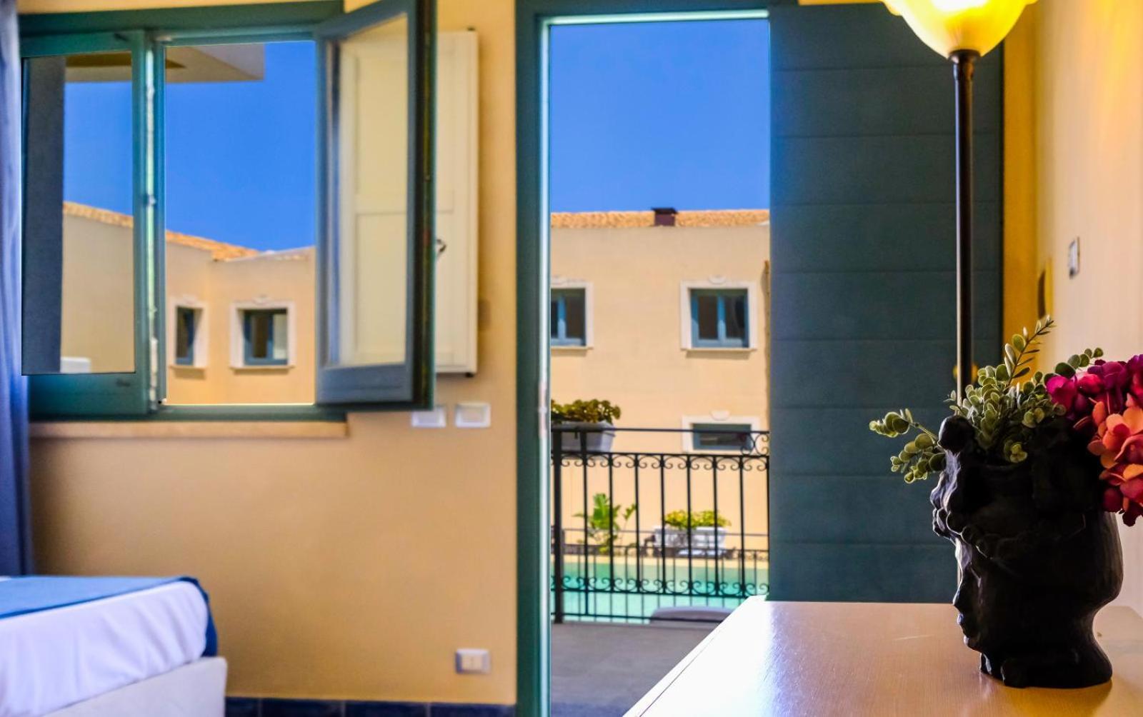 Triple Room with Pool View