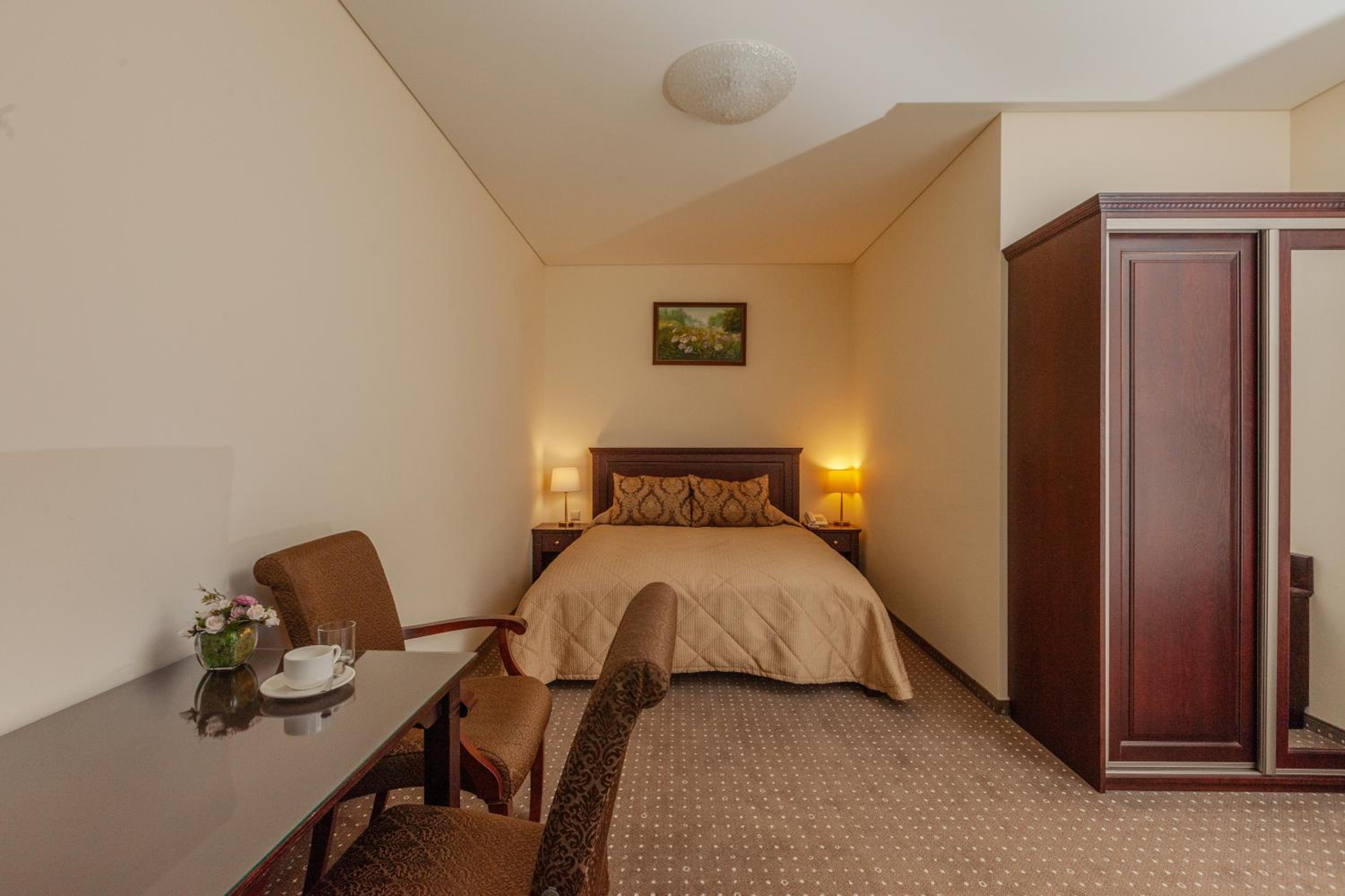 Double Room with Double Bed with SPA Access - Photo 7