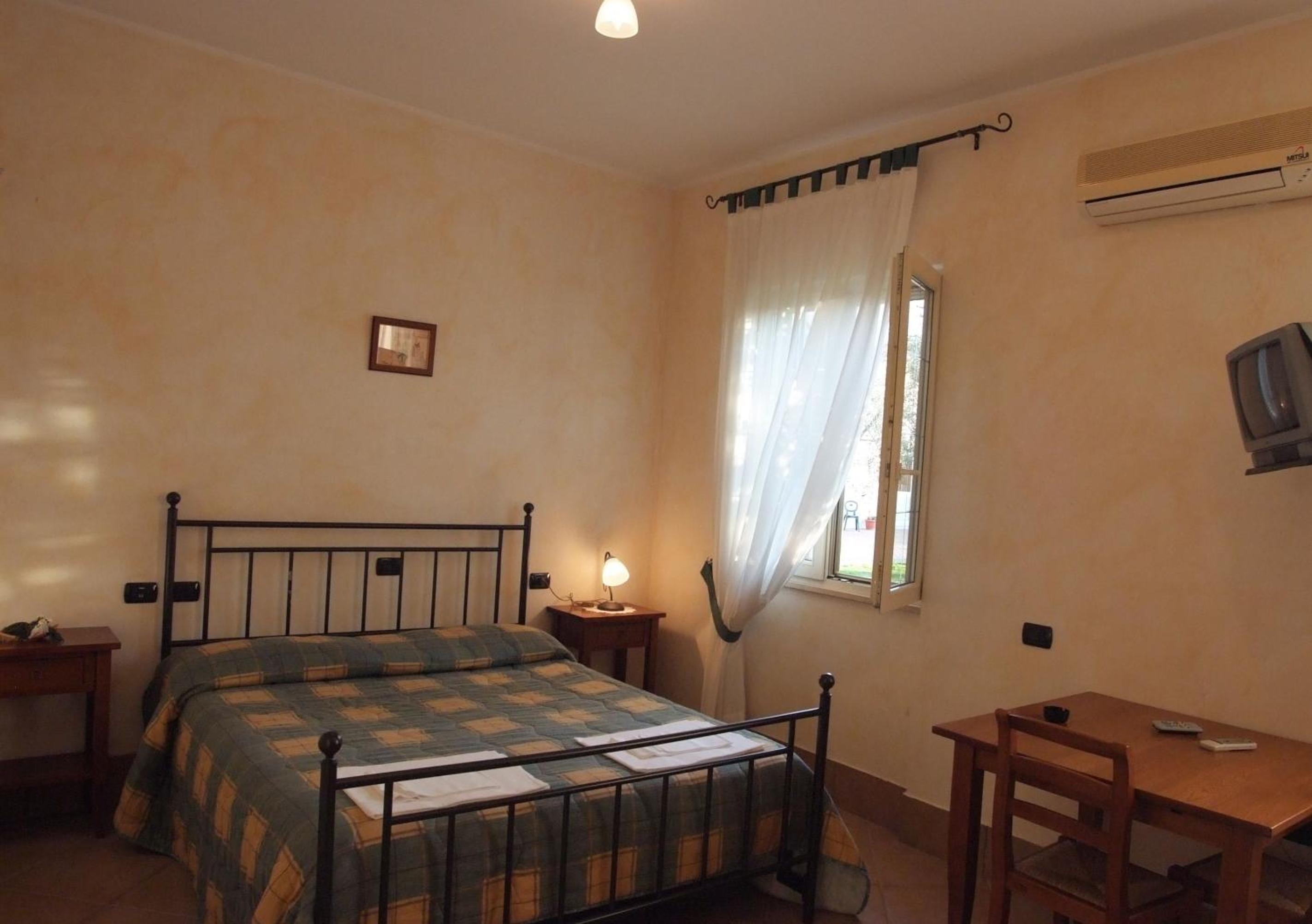 Double Room - Photo 2