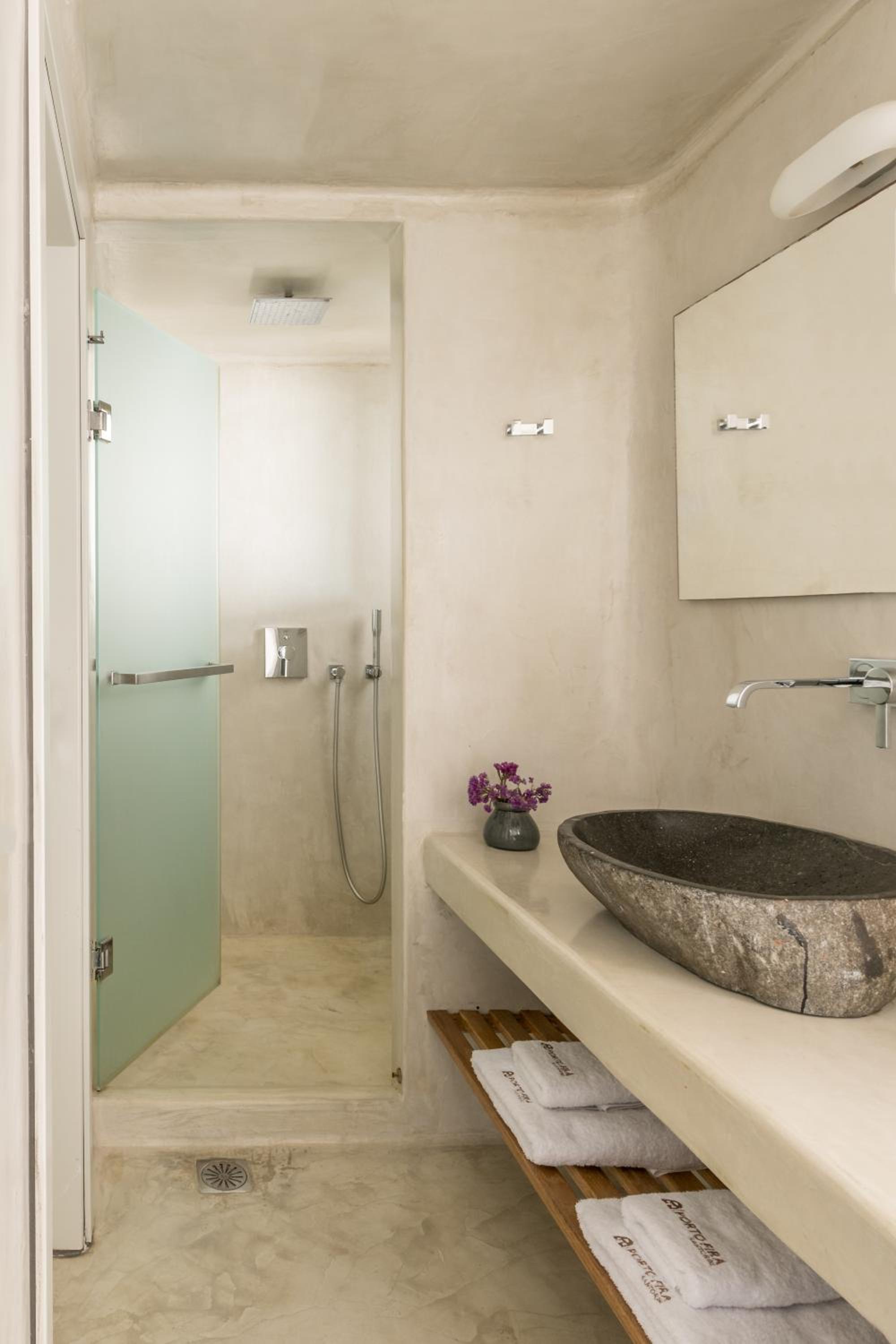 The Porto Fira Suite with Hot Tub and Caldera View - Photo 2