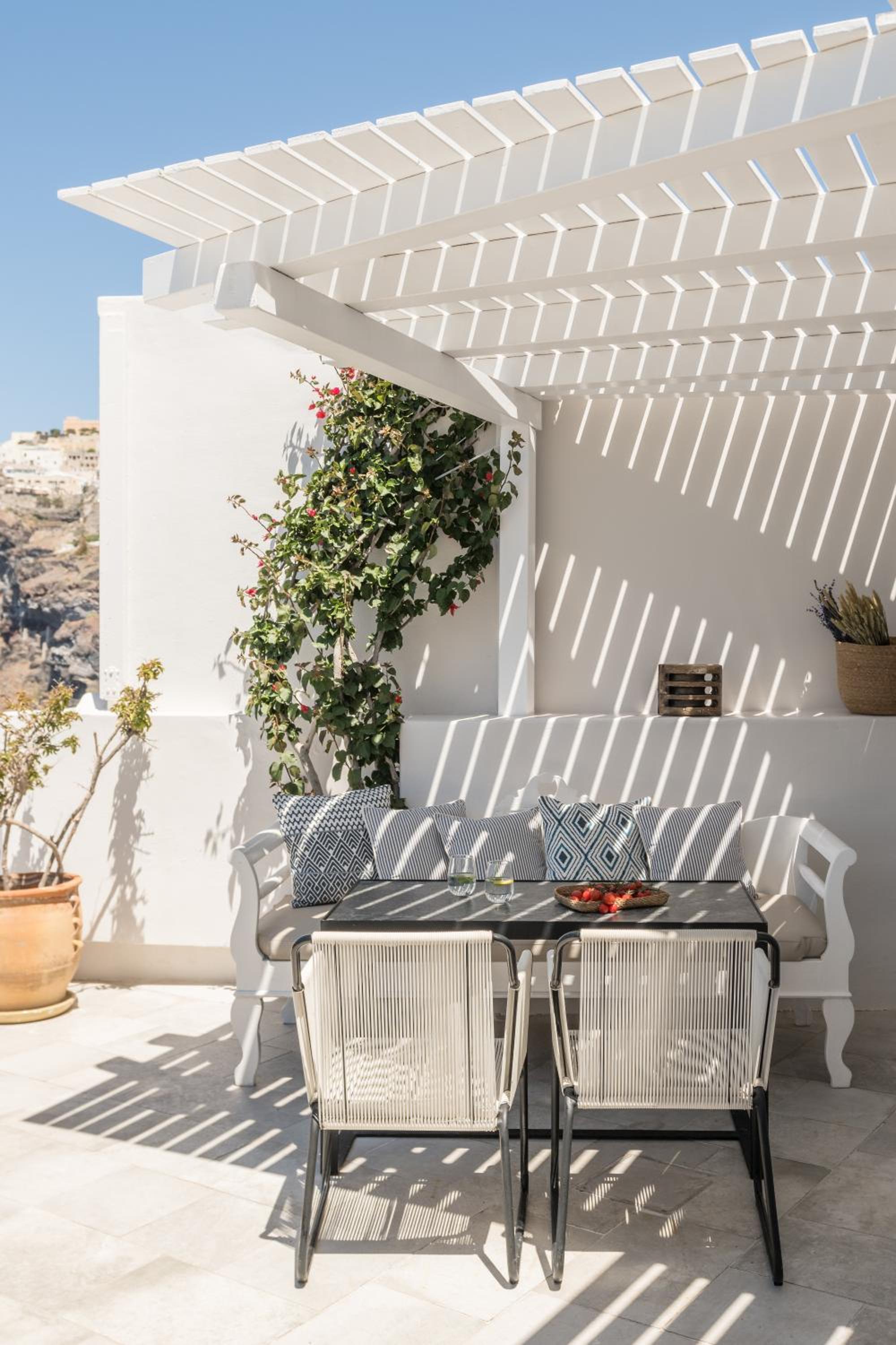The Porto Fira Suite with Hot Tub and Caldera View - Photo 12