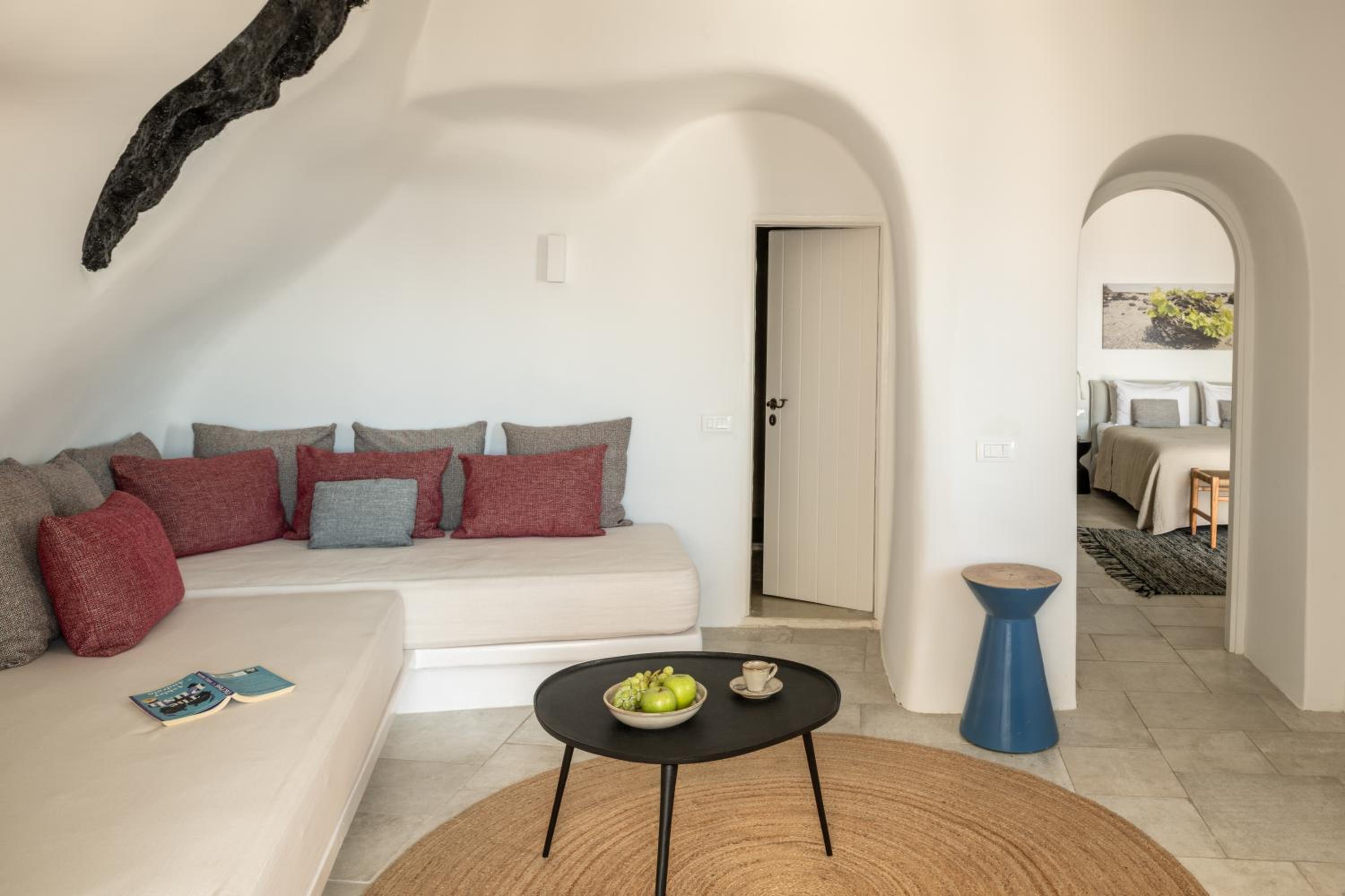 The Porto Fira Suite with Hot Tub and Caldera View - Photo 4