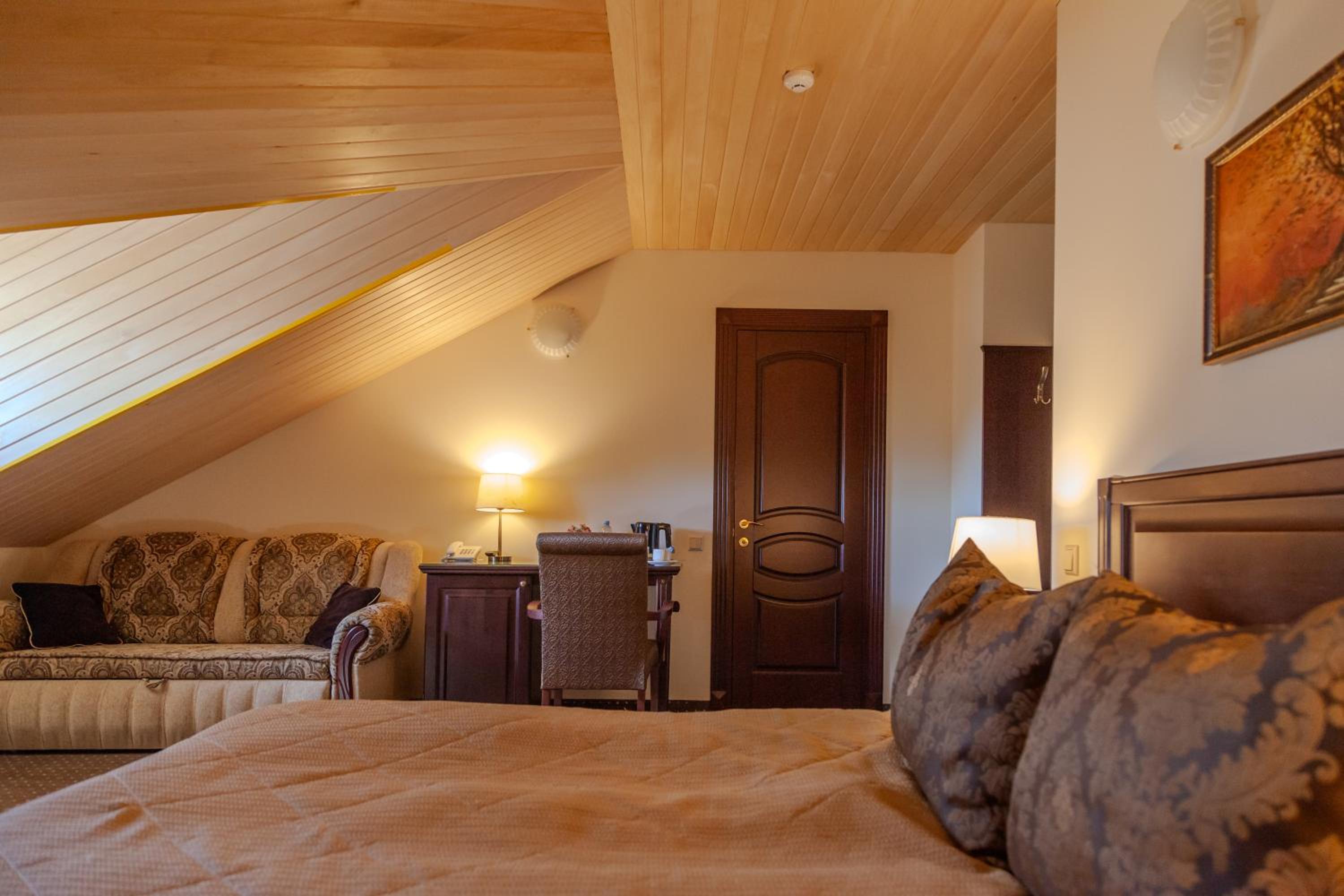 Superior Double Room - Attic with SPA Access - Photo 2
