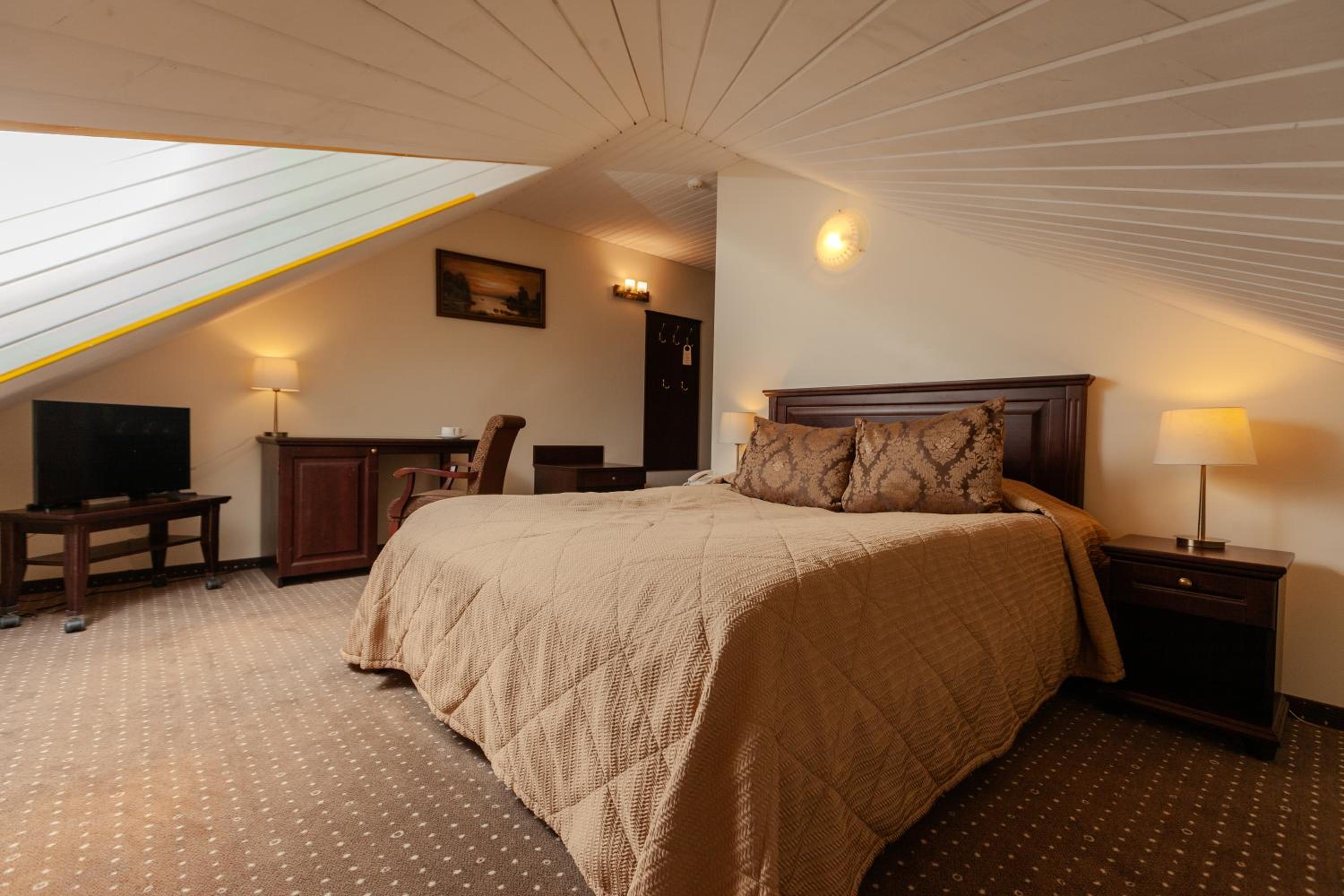 Double Room with Double Bed - Attic with SPA Access photo 2
