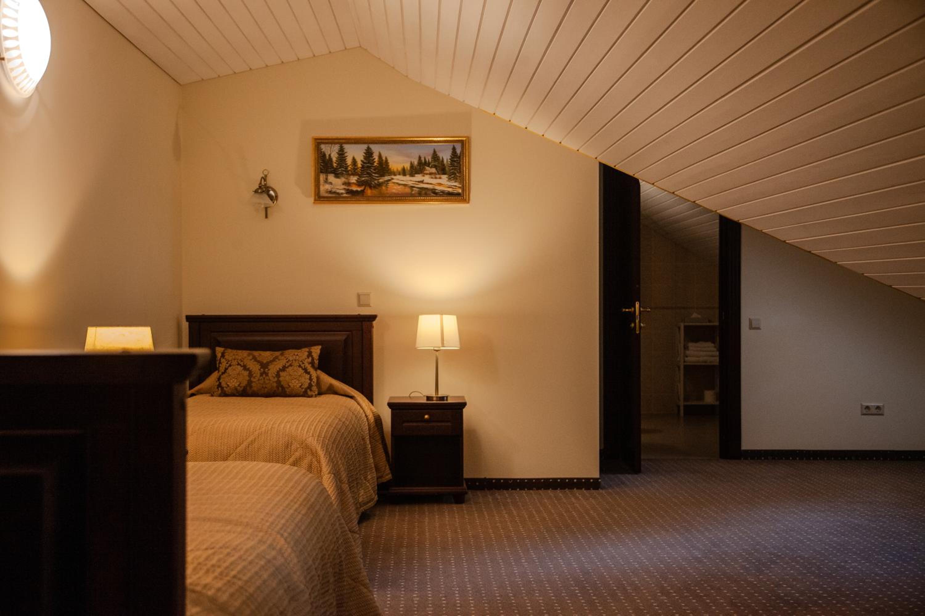 Twin Room - Attic with SPA Access - Photo 2