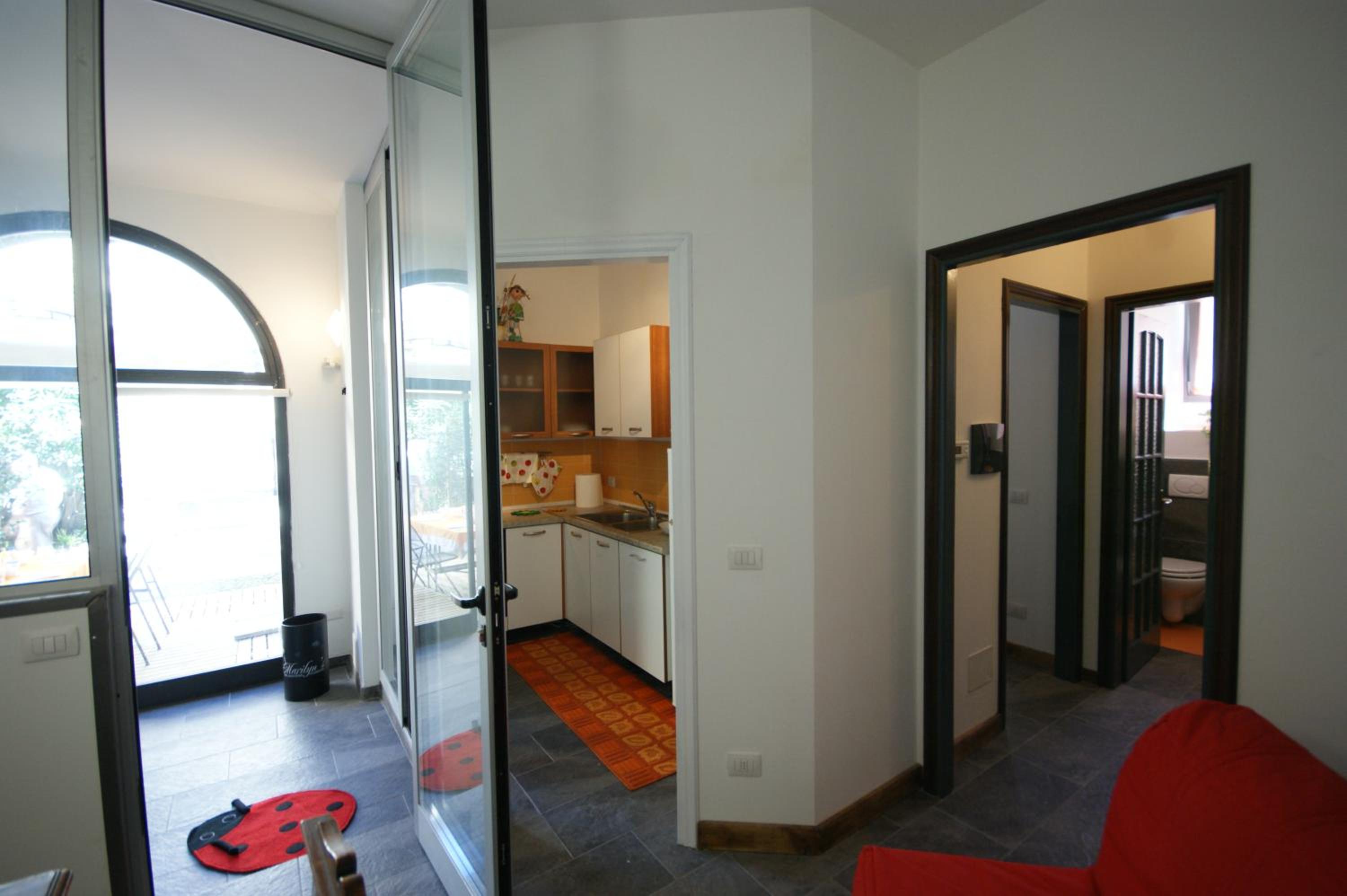 One-Bedroom Apartment photo 2