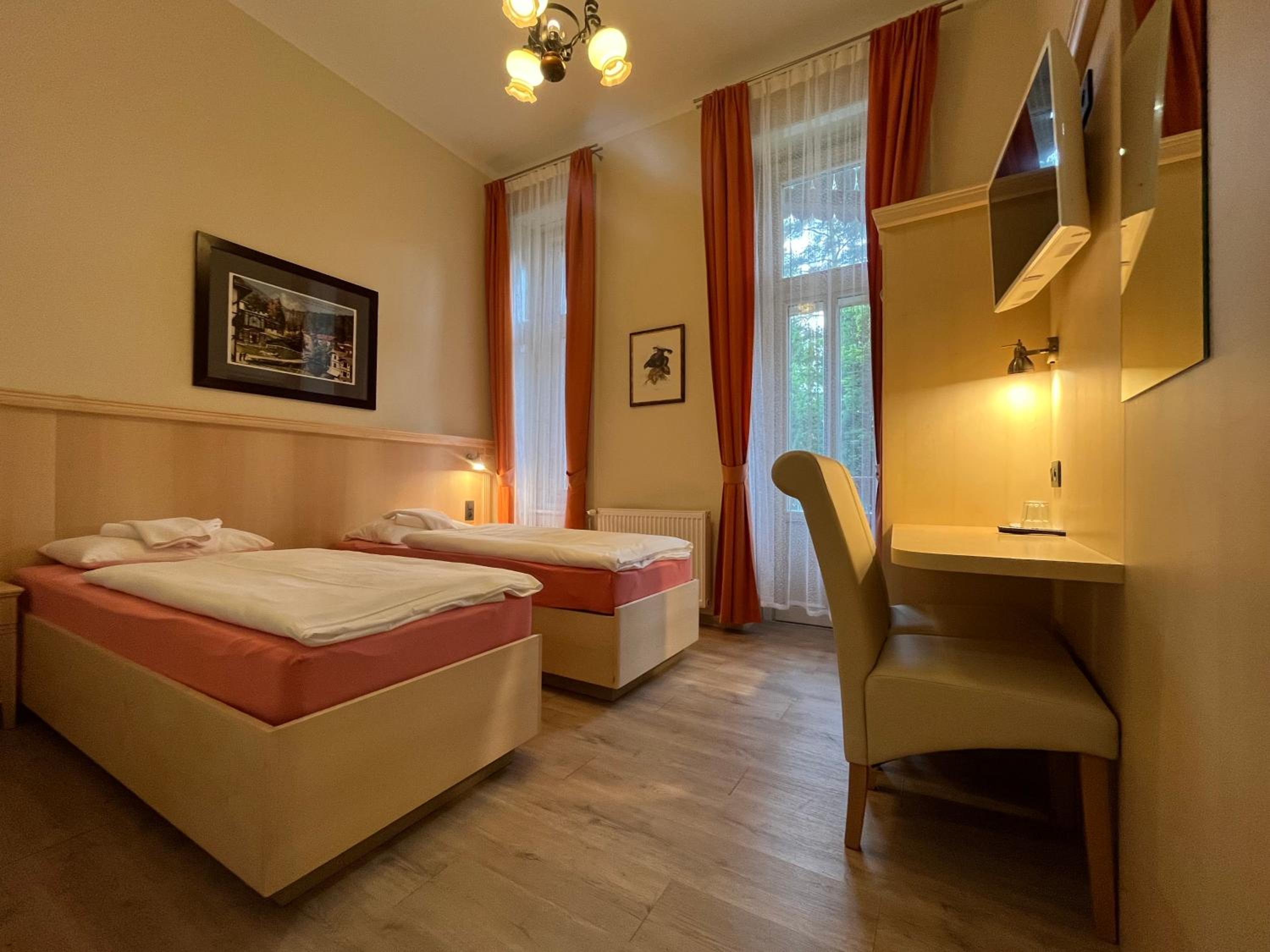 Economy Double or Twin Room (Historical Building) photo 2