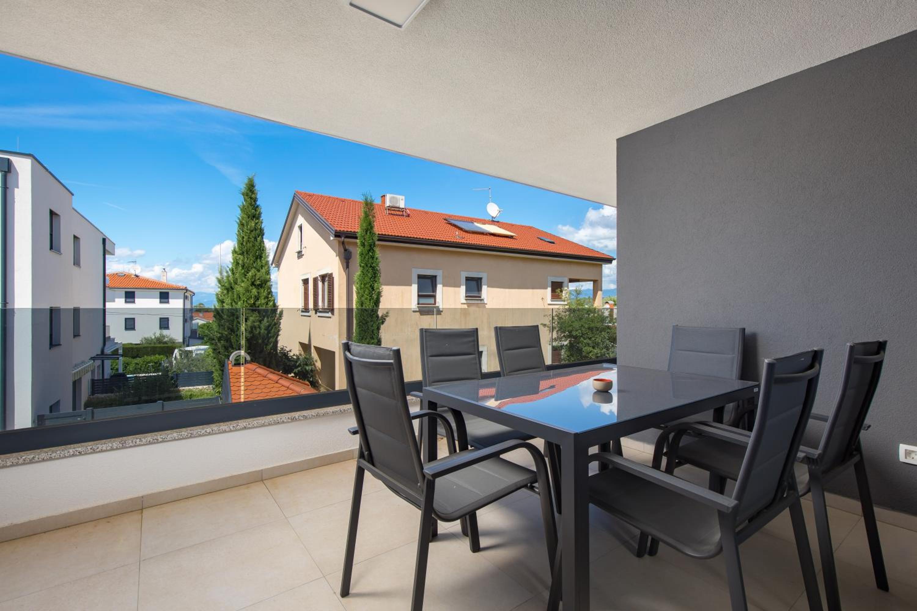 Two-Bedroom Deluxe Apartment With Balcony photo 3