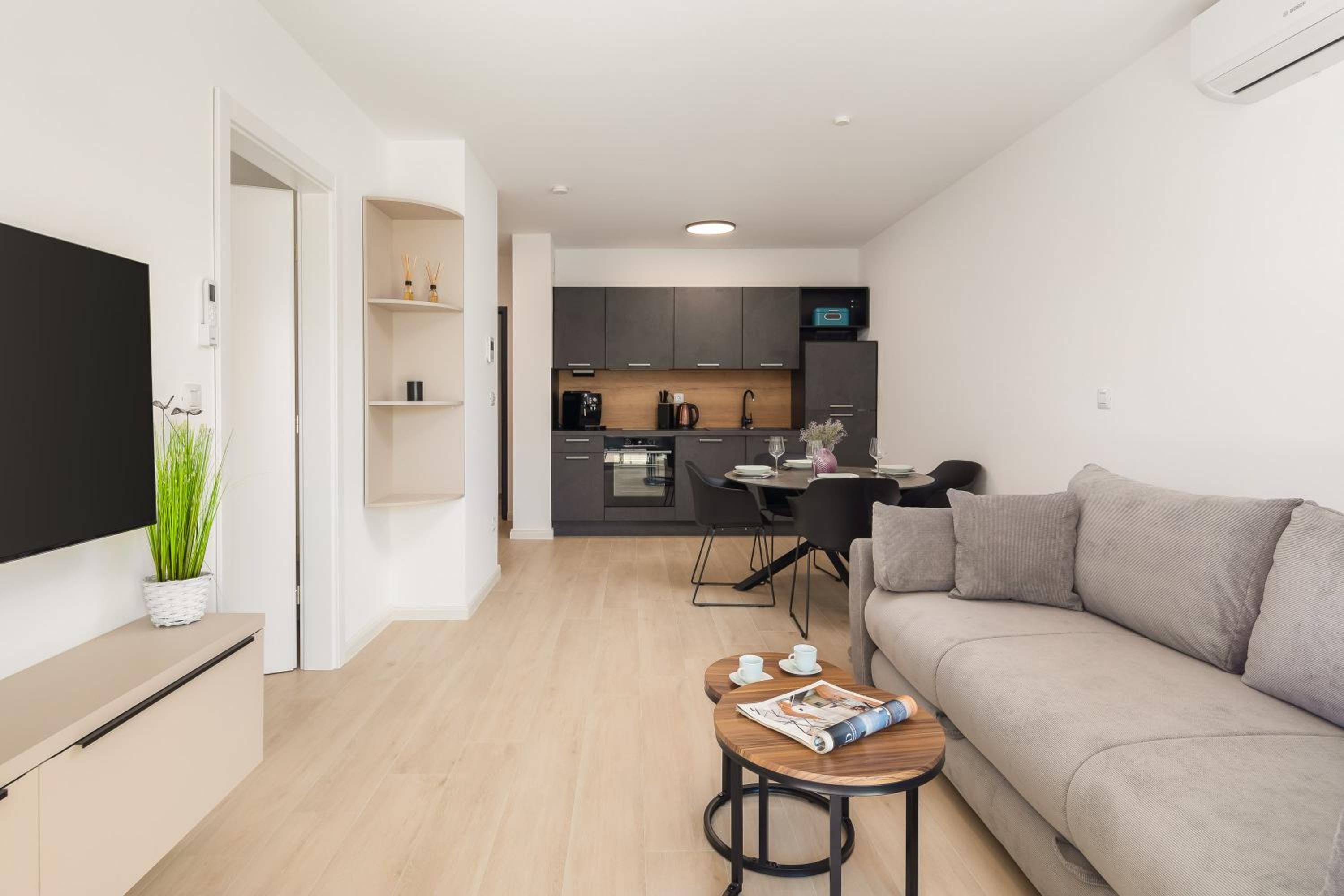 One-Bedroom Apartment photo 1