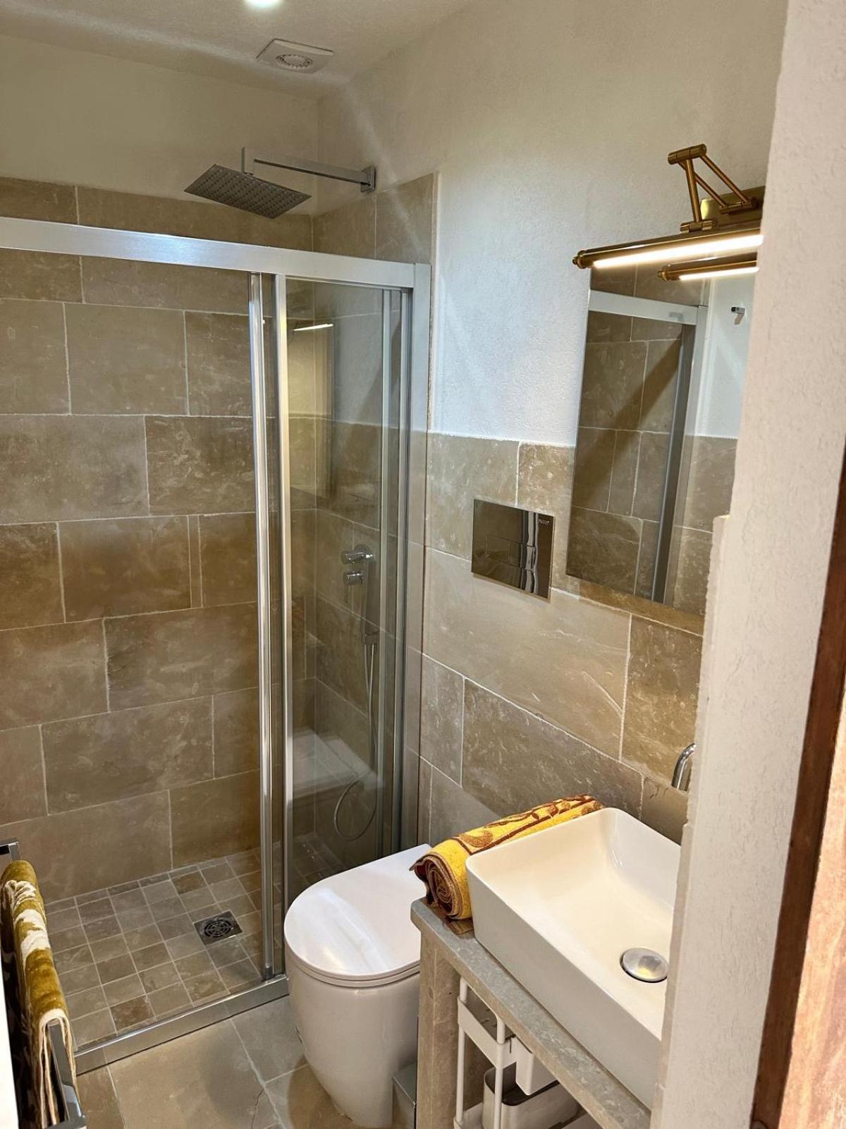 Large Double Room photo 1
