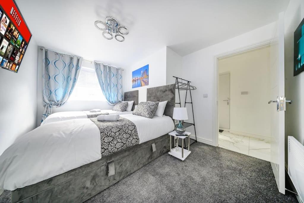 Two-Bedroom House photo 2