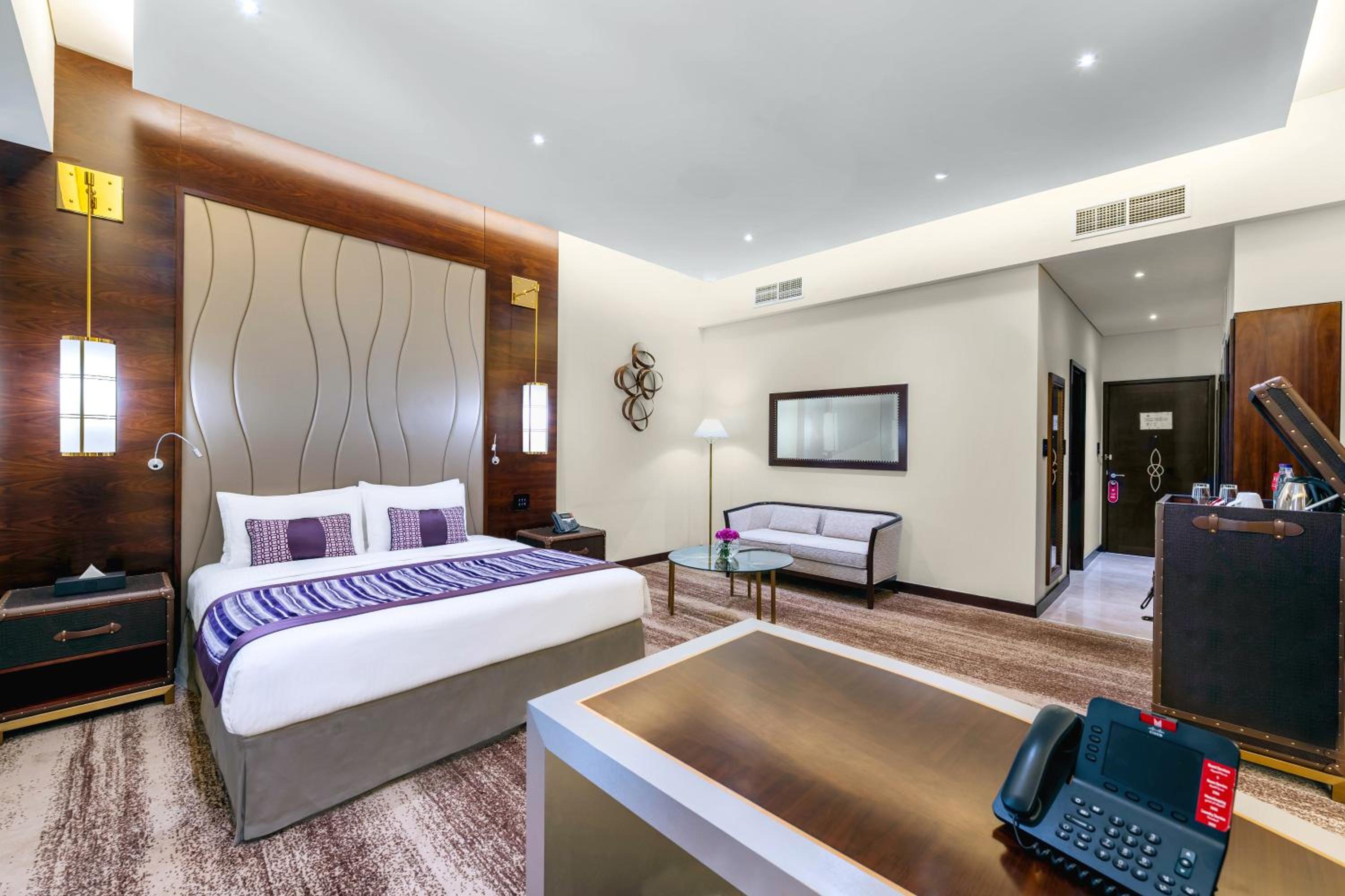 Deluxe King Room - Photo 1