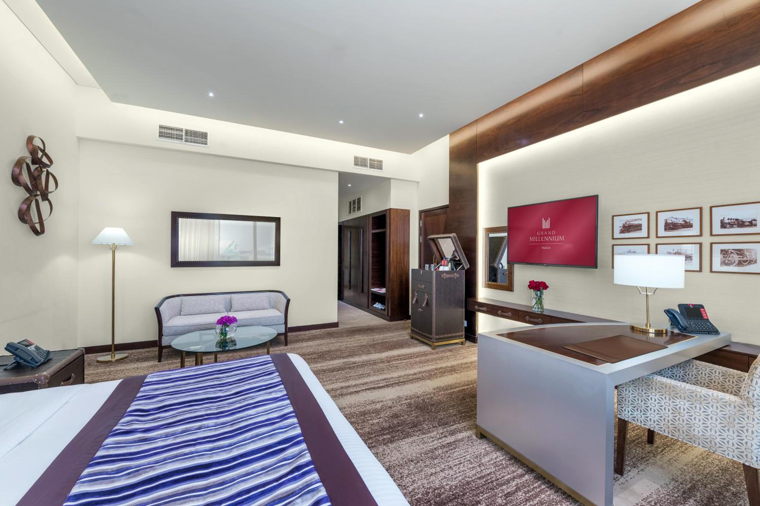 Deluxe King Room - Photo 5