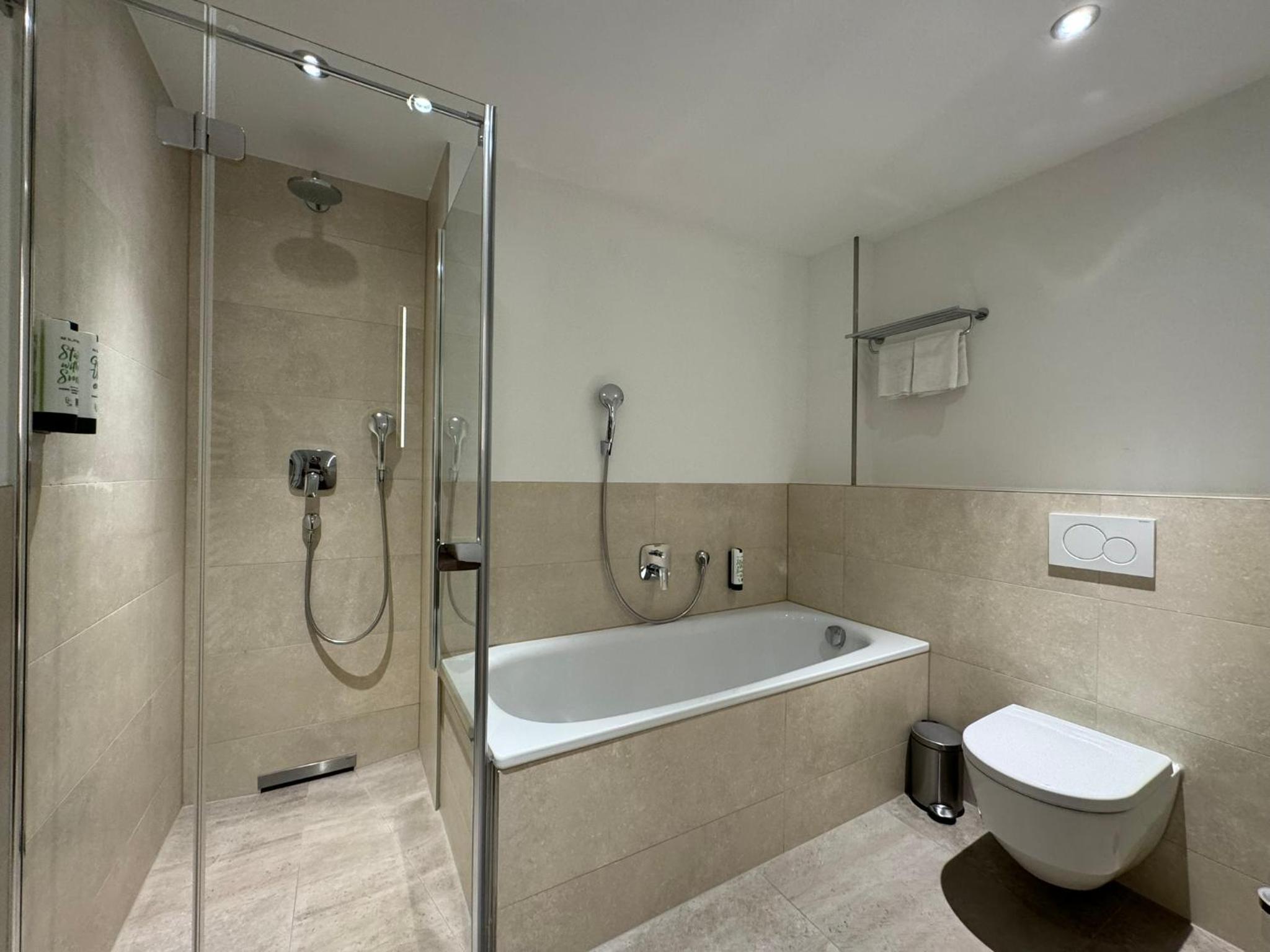 Double Room with Balcony and Sea View - Photo 3