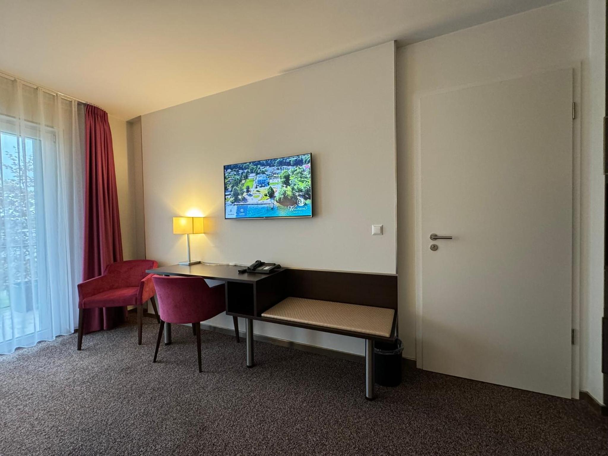 Double Room with Balcony and Sea View - Photo 4