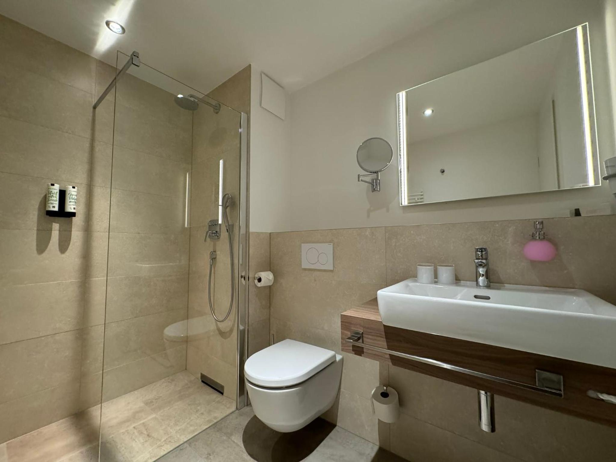 Economy Double Room - Photo 4