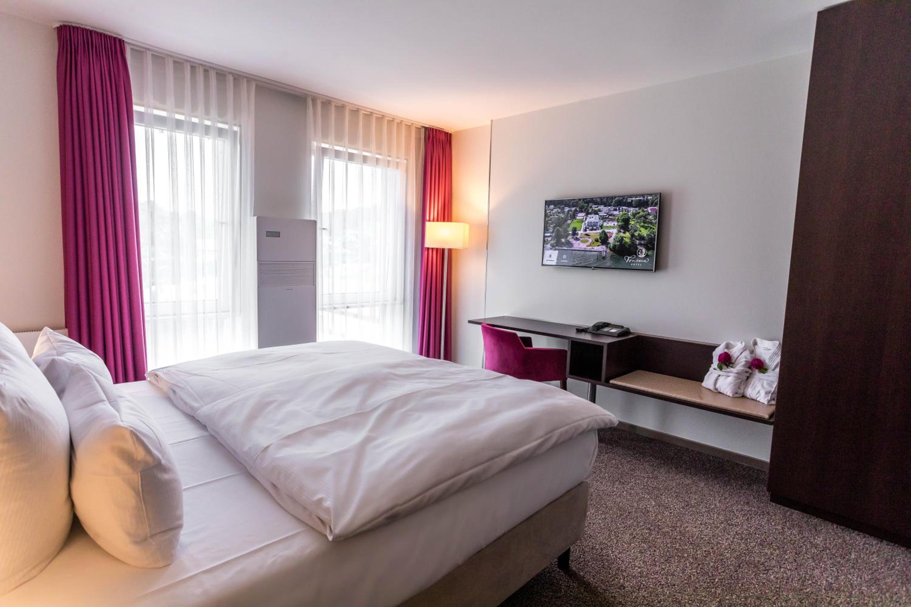 Large Double Room - Photo 2