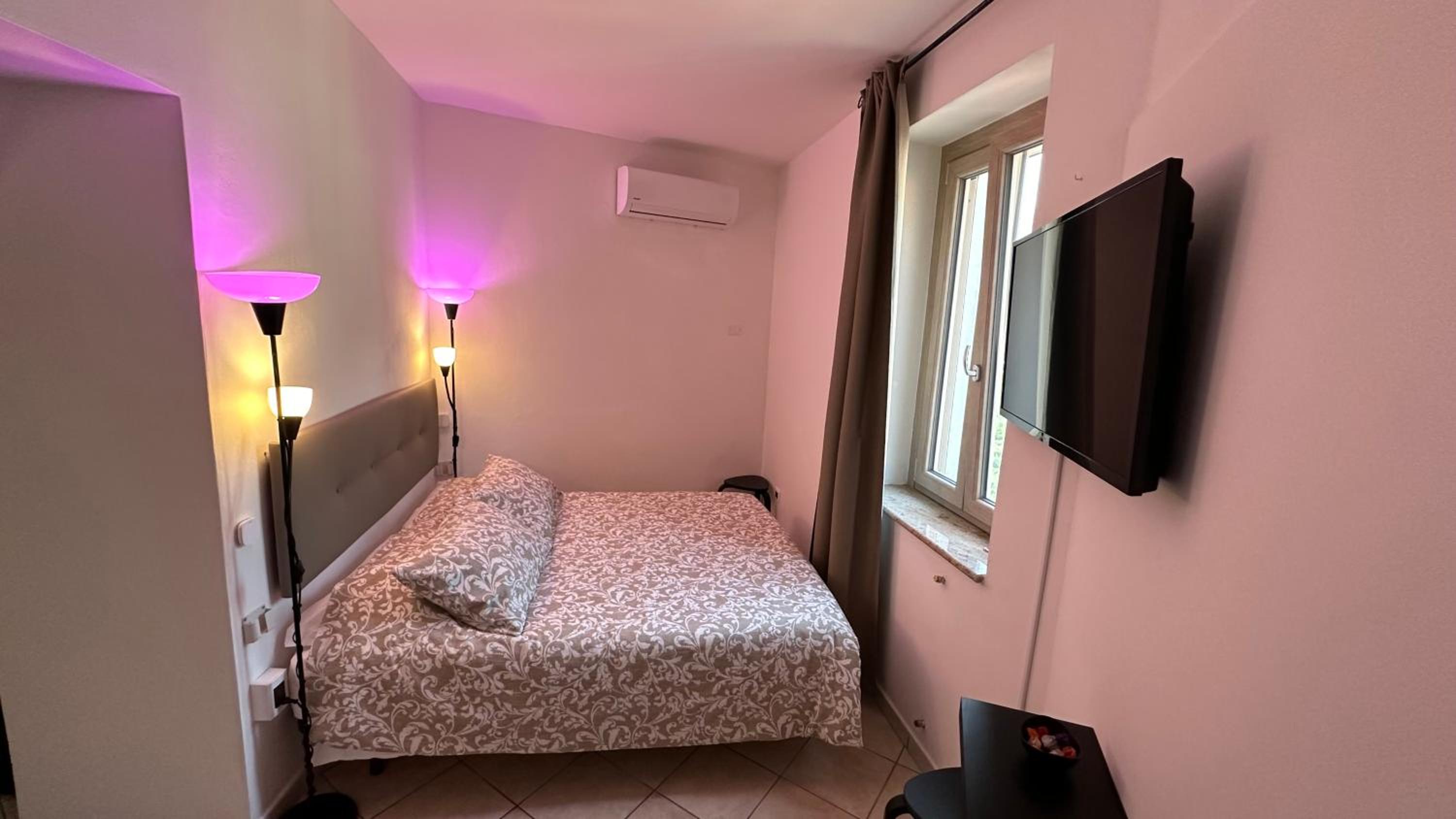 Double Room with Private Bathroom photo 2