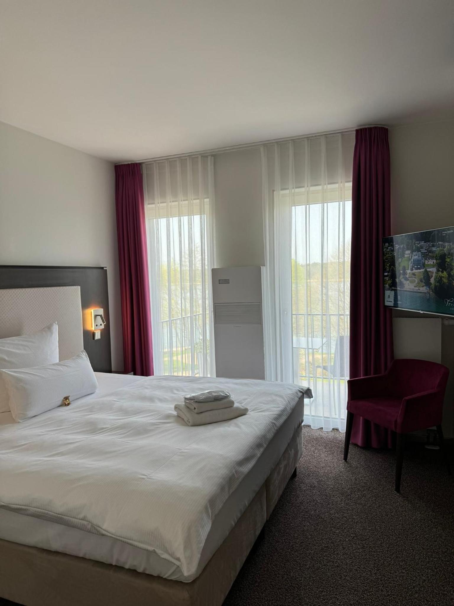 Deluxe Suite with Sea View - Photo 5